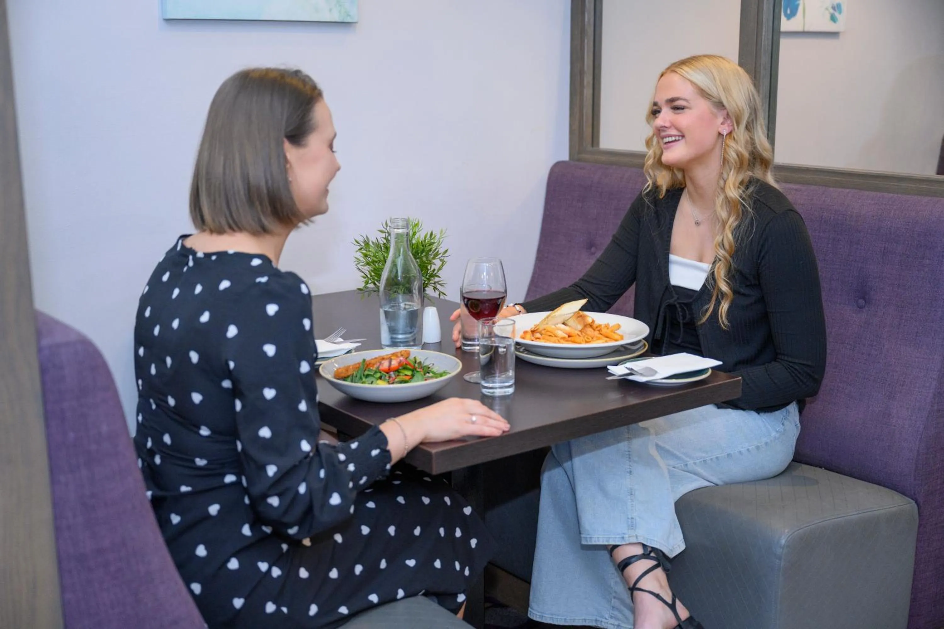 Restaurant/places to eat in Newtown Park Hotel