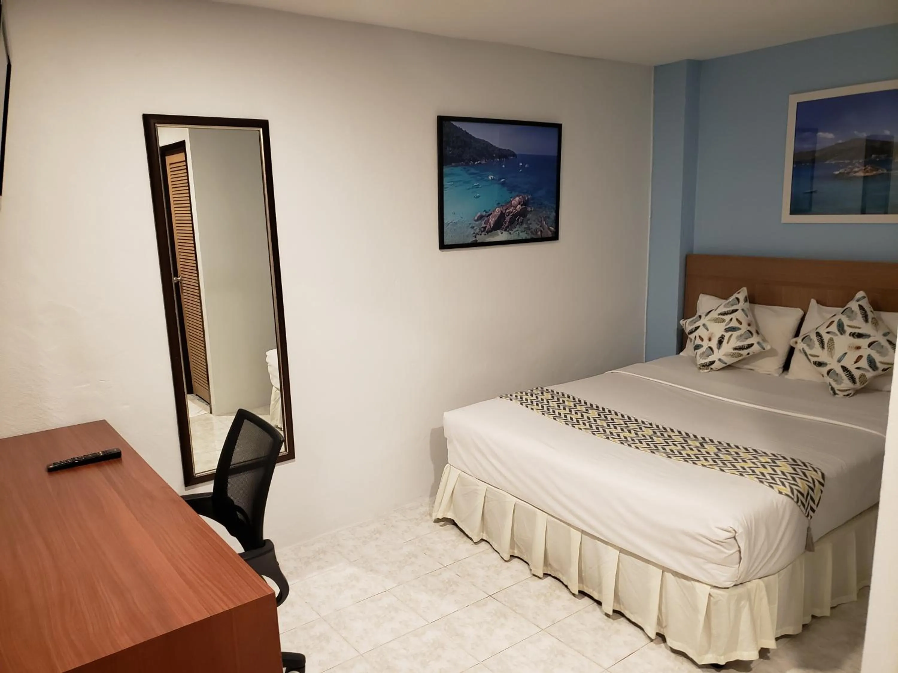 Bed in Summer Breeze Hotel