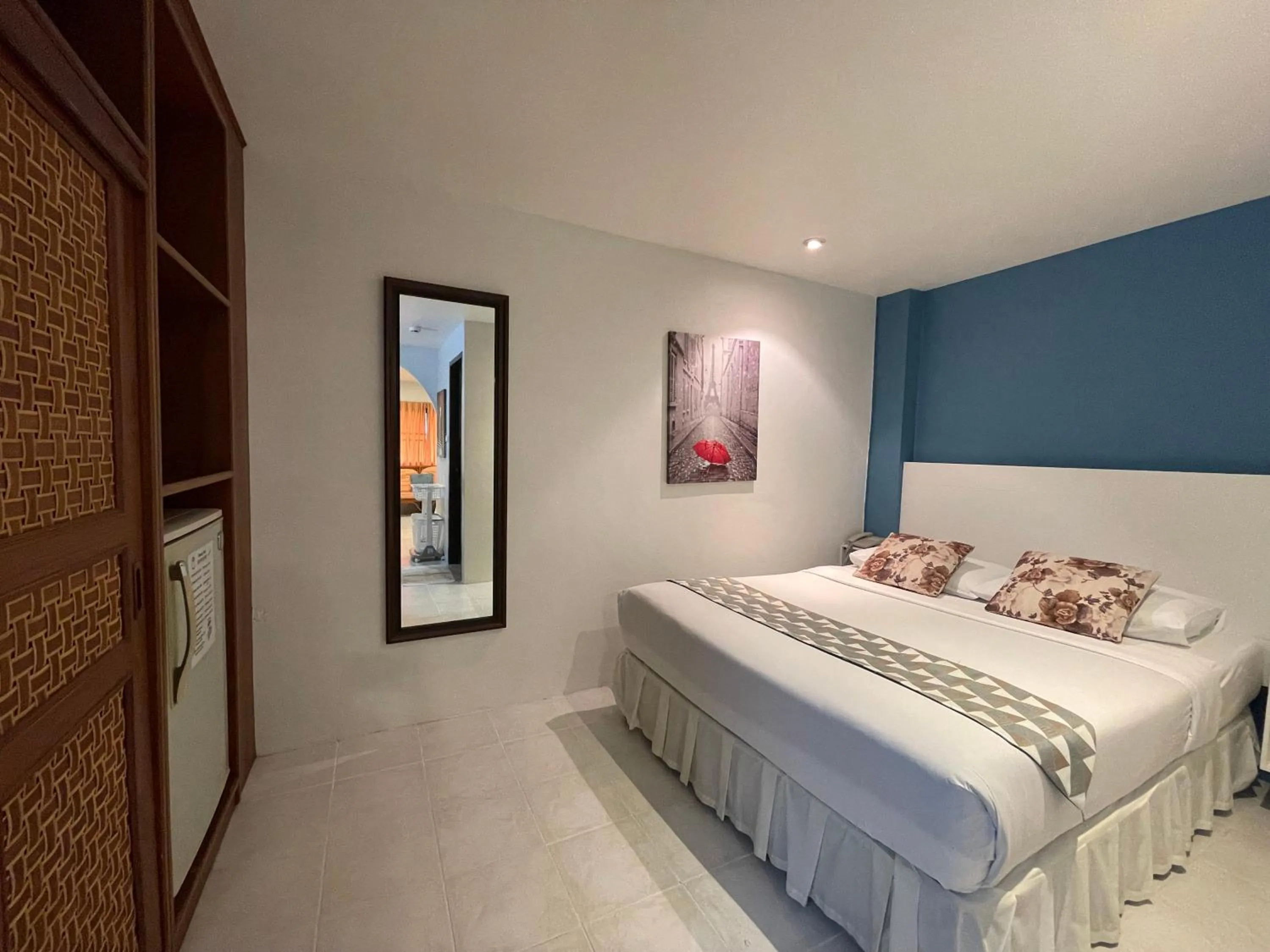 Bed in Summer Breeze Hotel