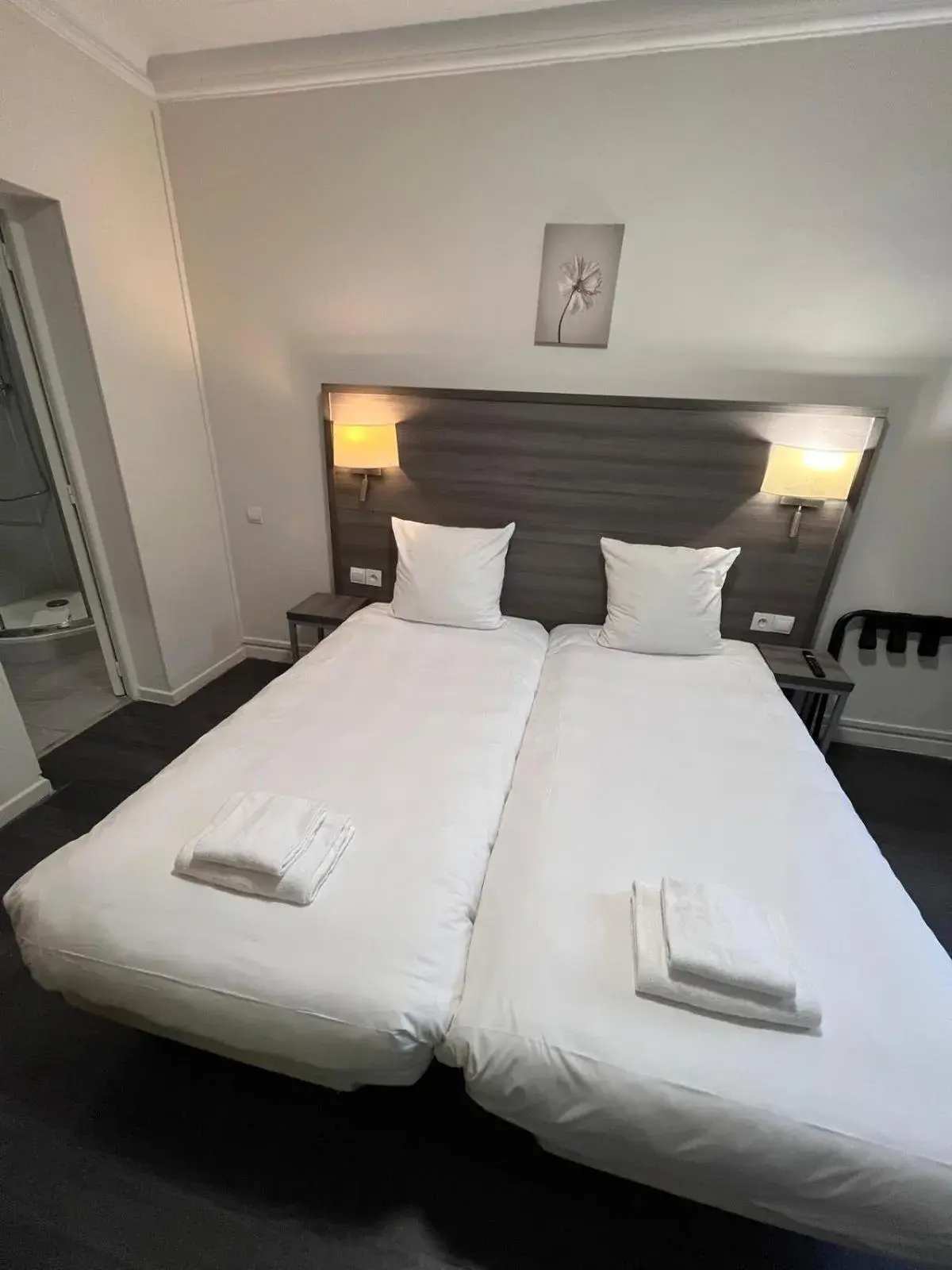 Bed in Hipotel Paris Voltaire Bastille Bed in Hipotel Paris Voltaire Bastille