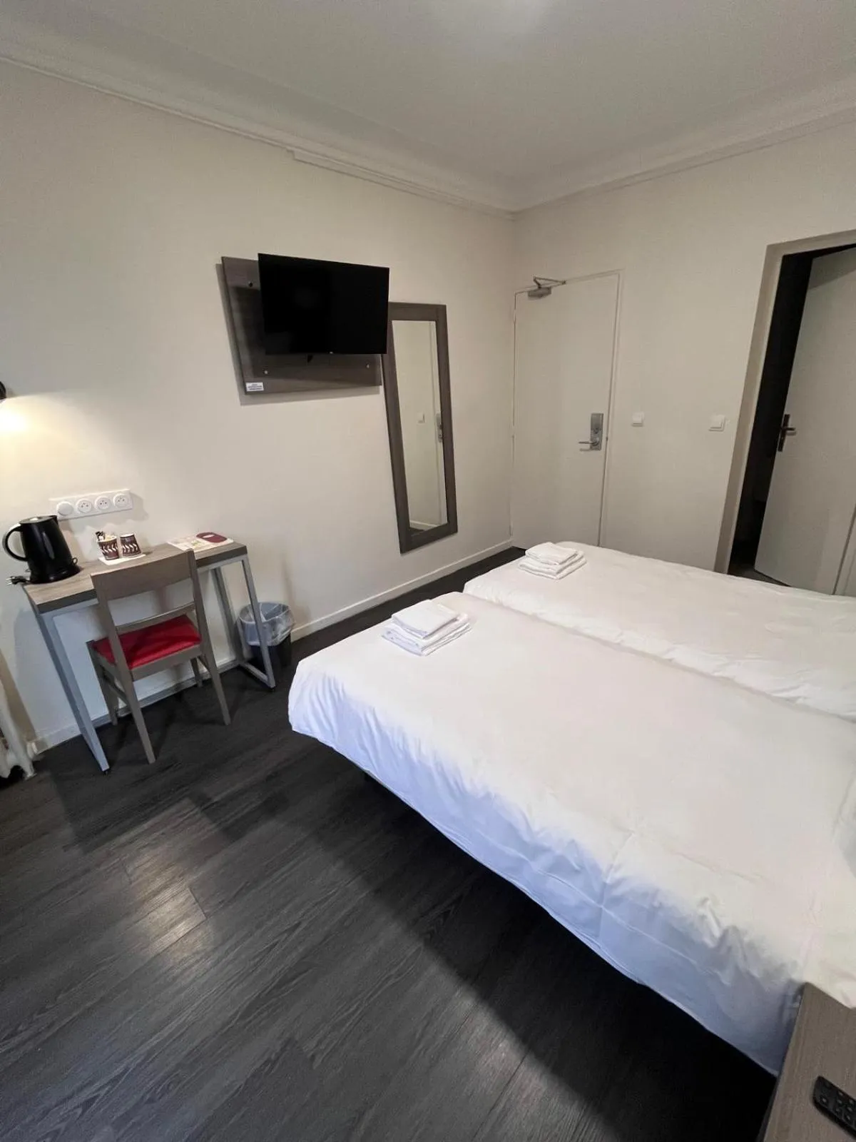 Bed in Hipotel Paris Voltaire Bastille