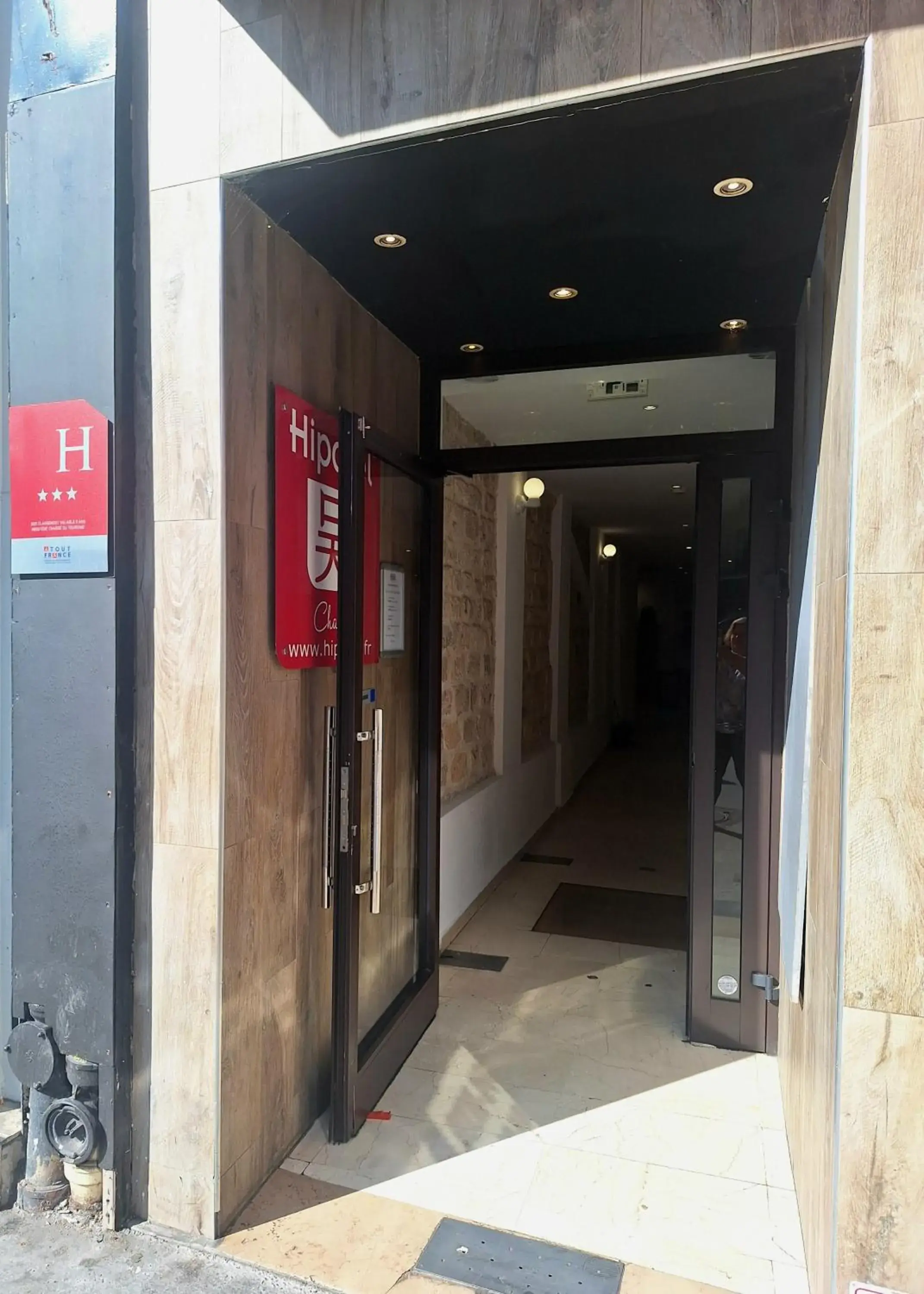 Property building in Hipotel Paris Voltaire Bastille Property building in Hipotel Paris Voltaire Bastille