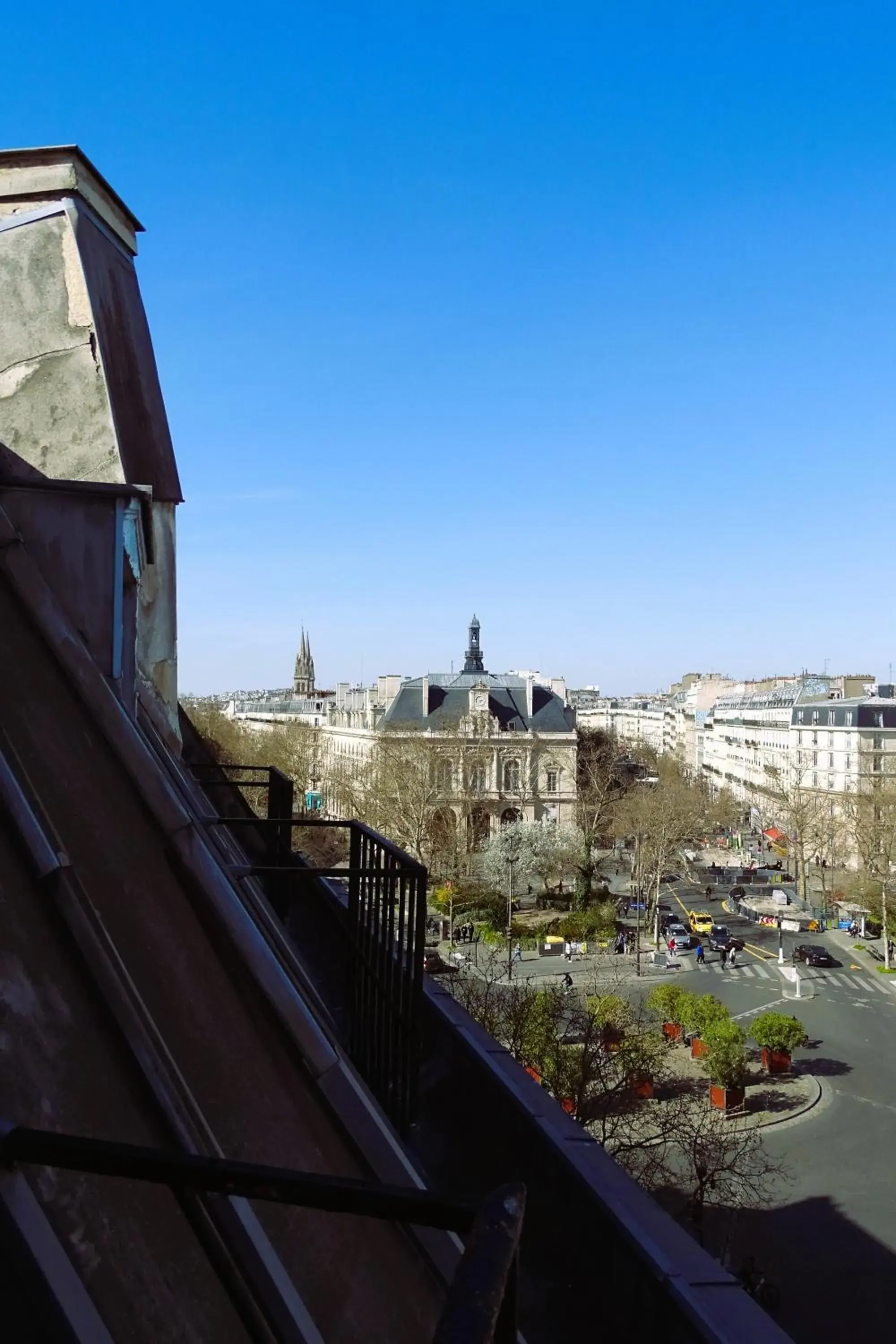 Property building in Hipotel Paris Voltaire Bastille Property building in Hipotel Paris Voltaire Bastille