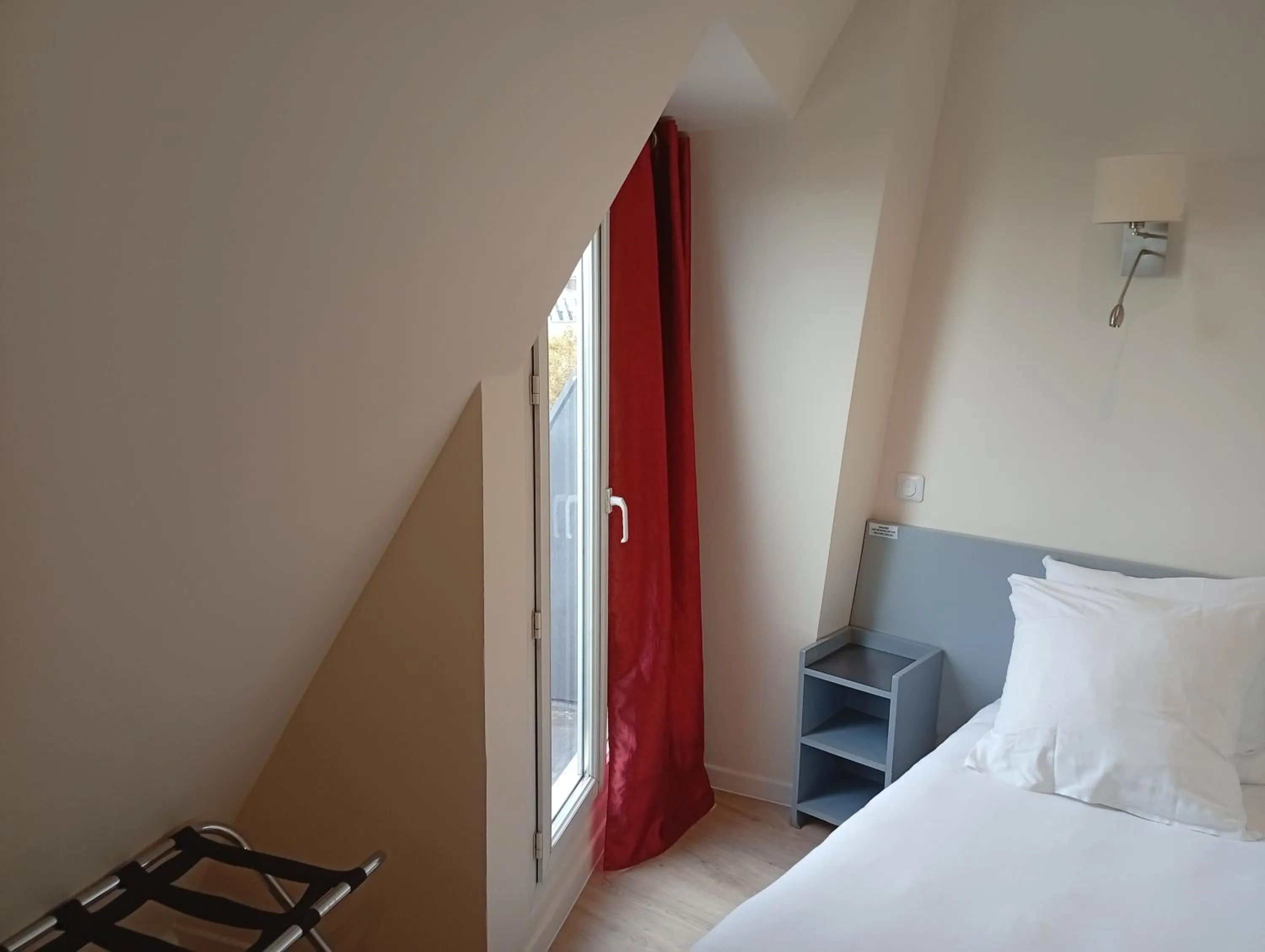 Bedroom, Bed in Hipotel Paris Voltaire Bastille