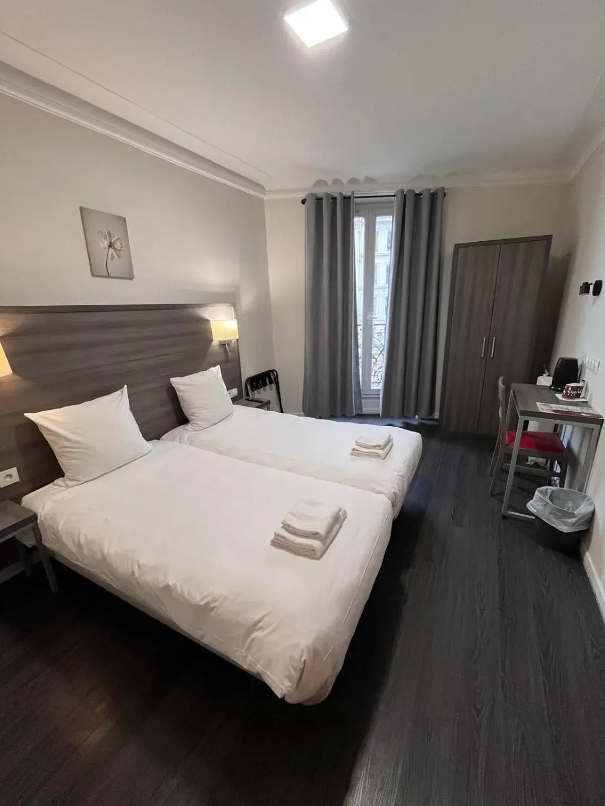 Bed in Hipotel Paris Voltaire Bastille Bed in Hipotel Paris Voltaire Bastille