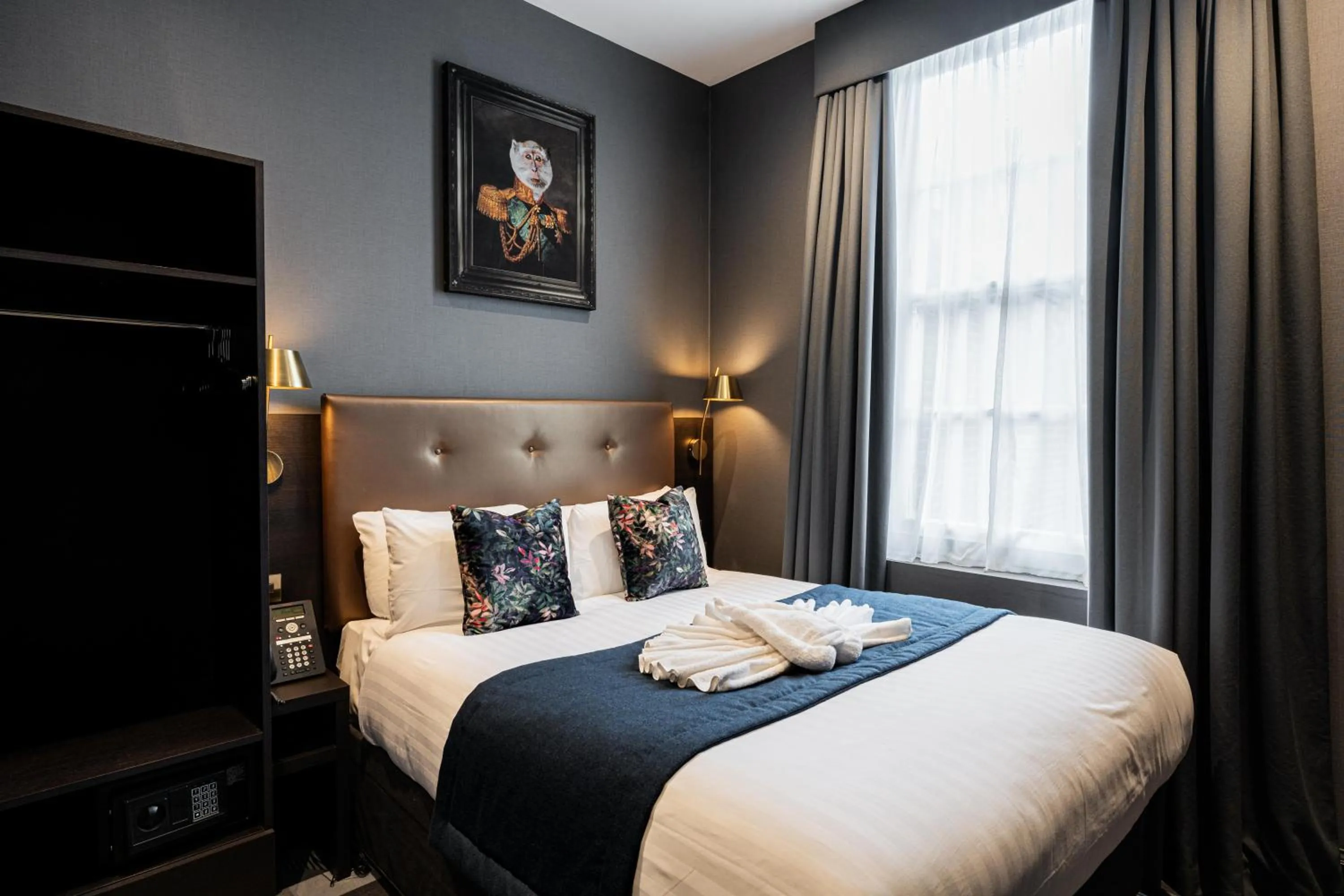 Bed in The House on Warwick