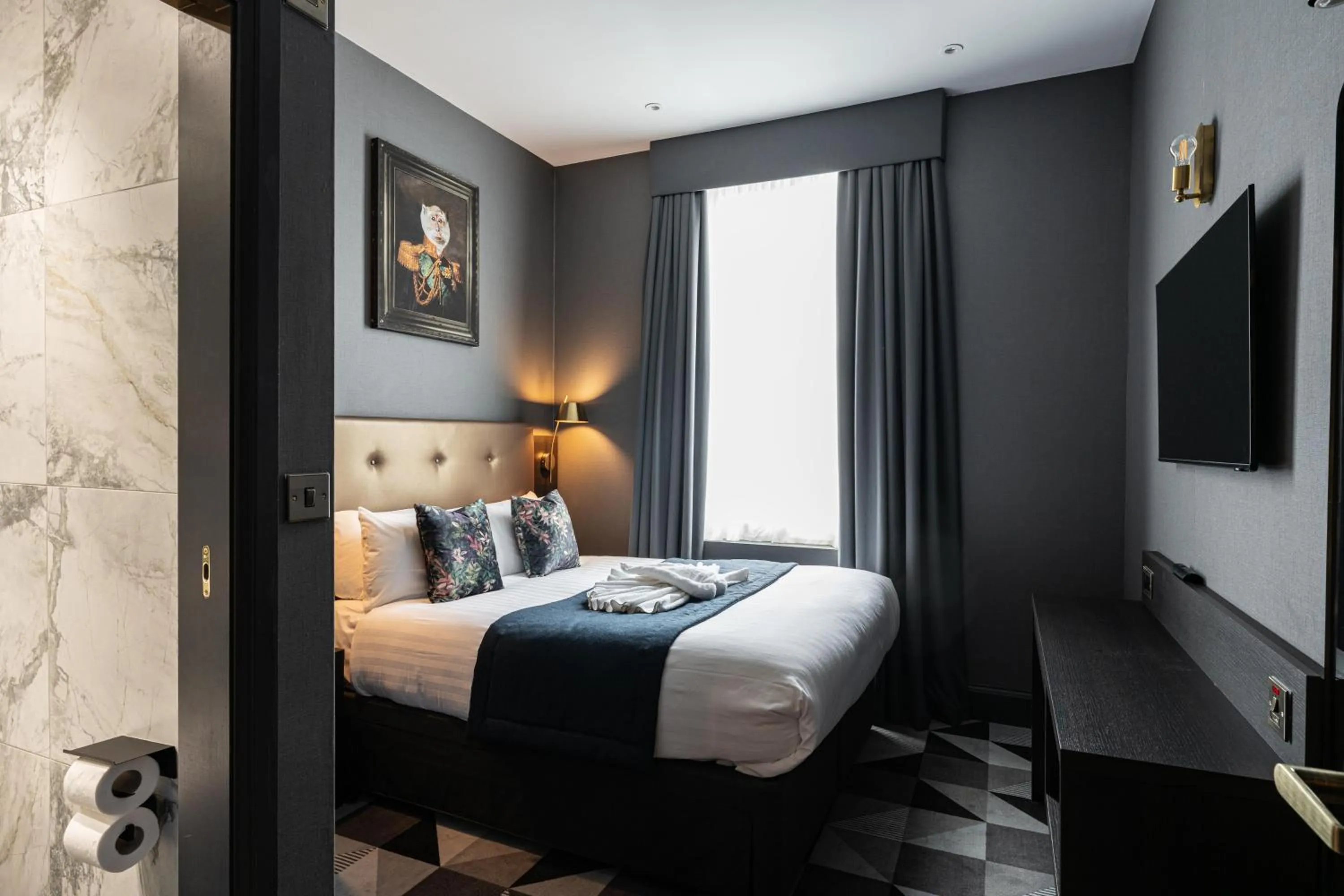 Bed in The House on Warwick