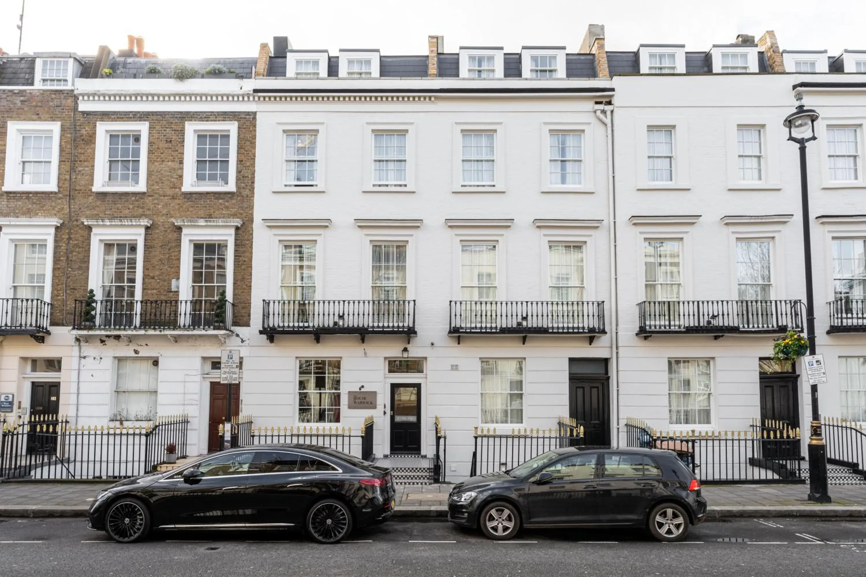 Property building in The House on Warwick Property building in The House on Warwick