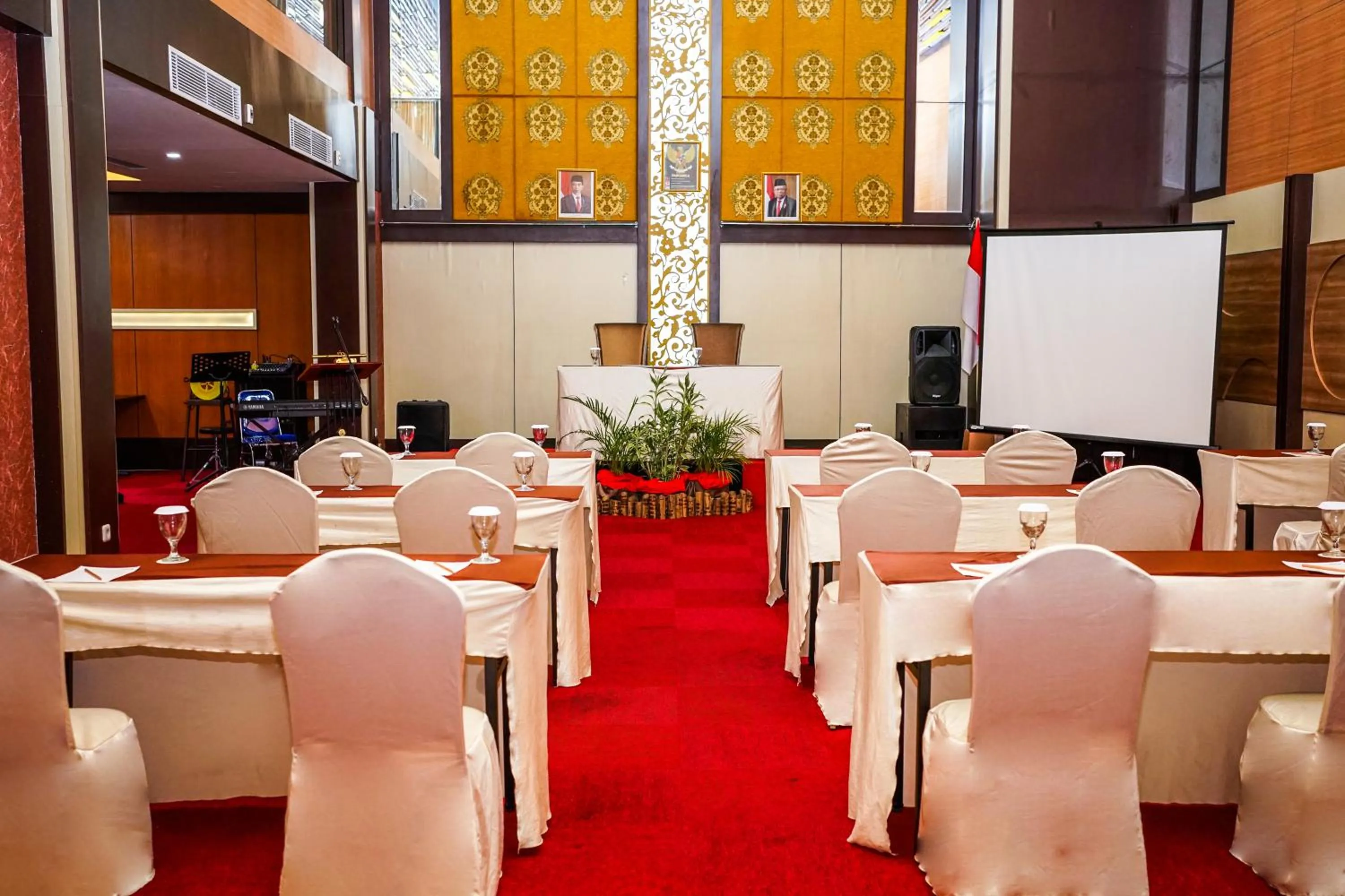 Business facilities in JLE'S Hotel