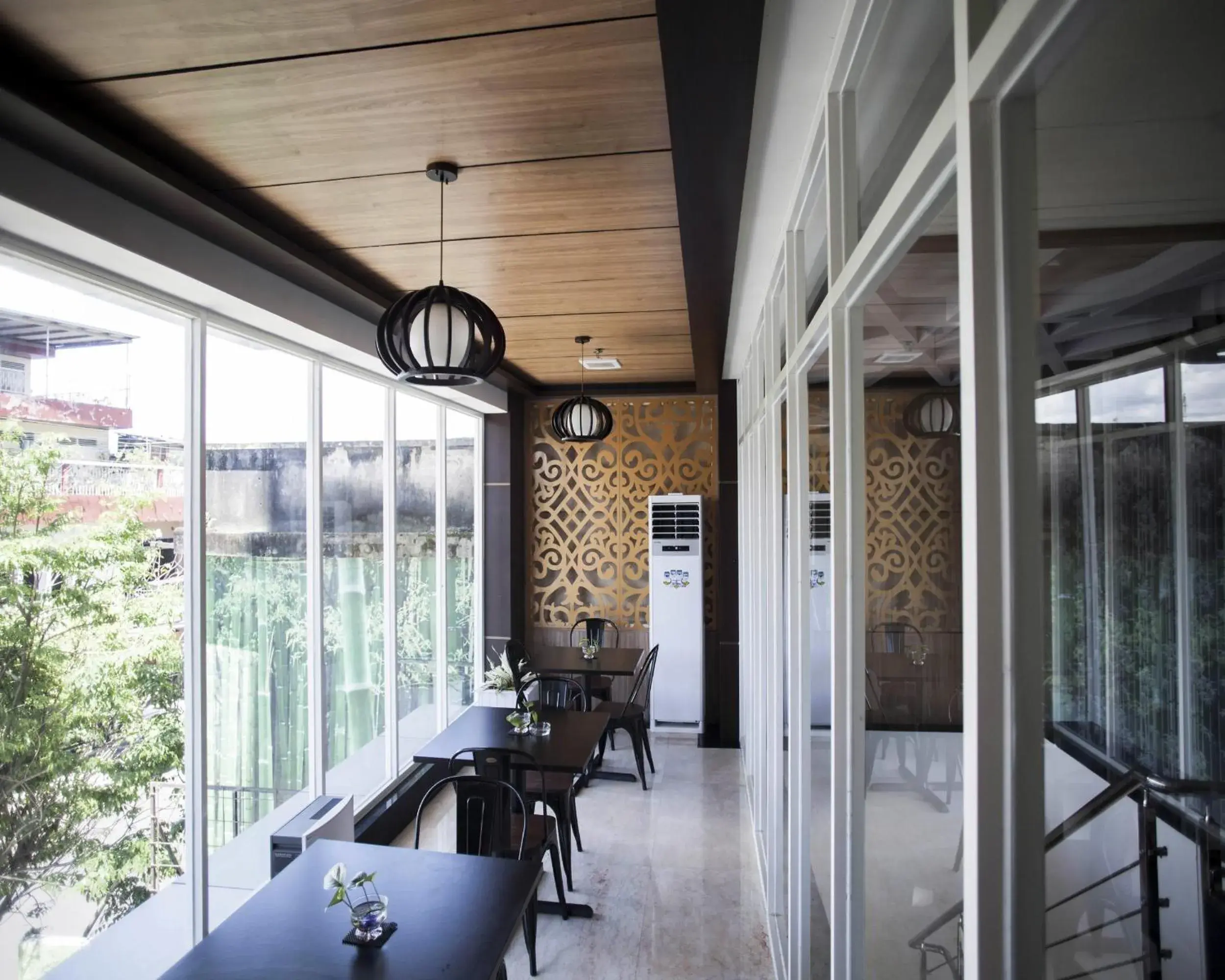 Restaurant/places to eat in JLE'S Hotel Restaurant/places to eat in JLE'S Hotel