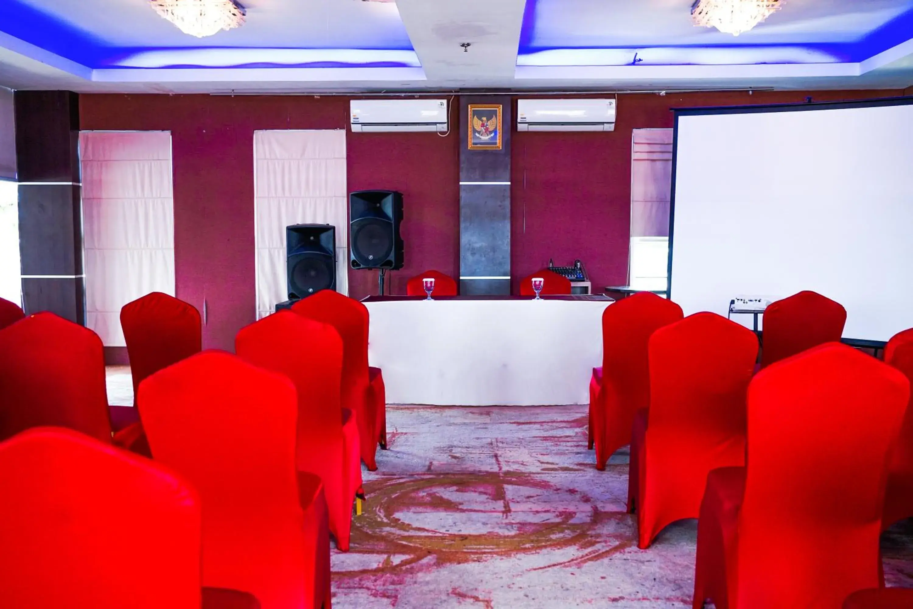 Meeting/conference room in JLE'S Hotel Meeting/conference room in JLE'S Hotel