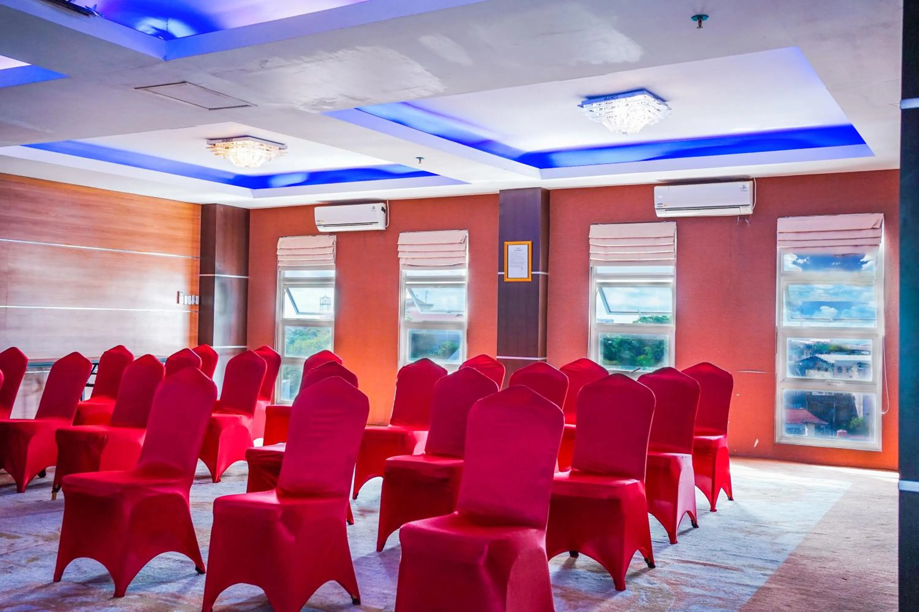 Business facilities in JLE'S Hotel