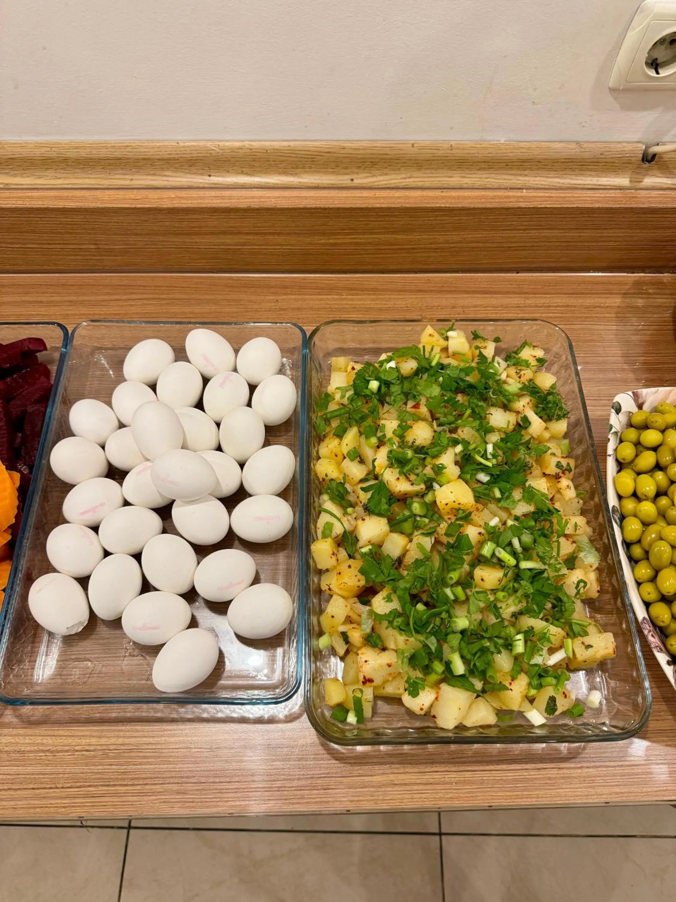 Food and drinks in Red White Hotel