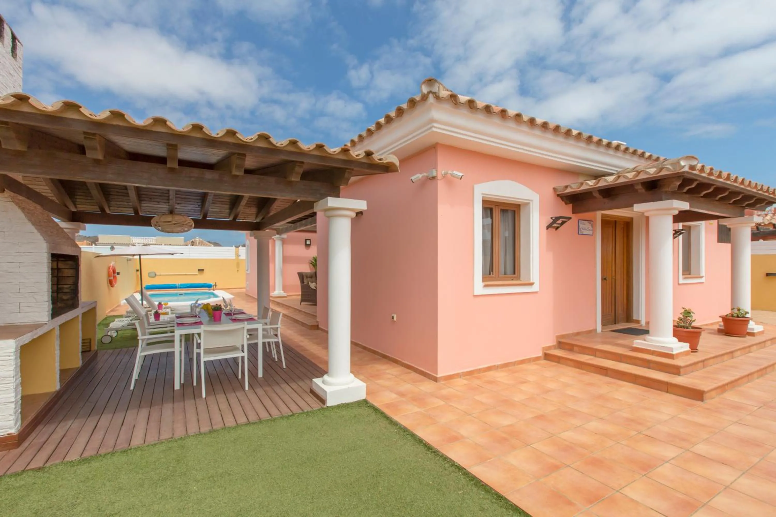 Villa Bella Lucia 1. Piscina Climatizada, WiFi, BBQ.
