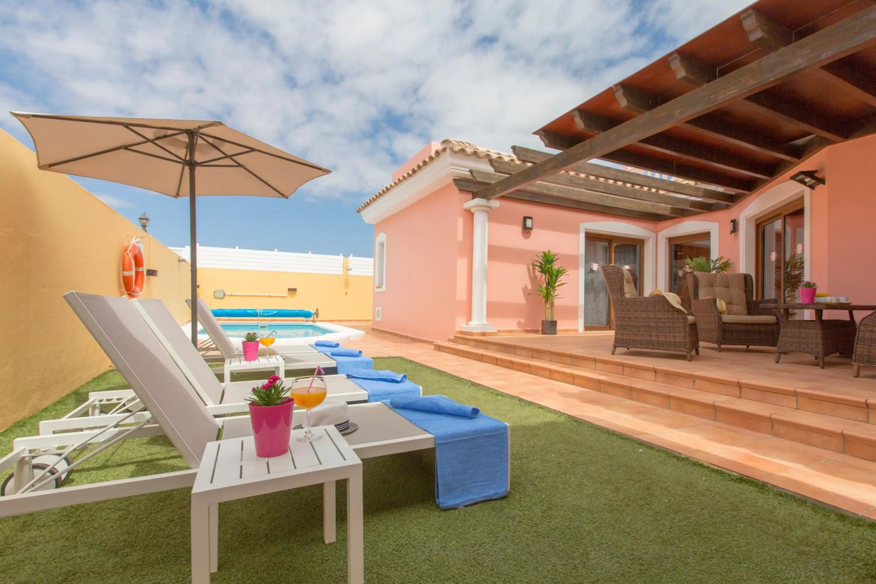 Villa Bella Lucia 1. Piscina Climatizada, WiFi, BBQ.