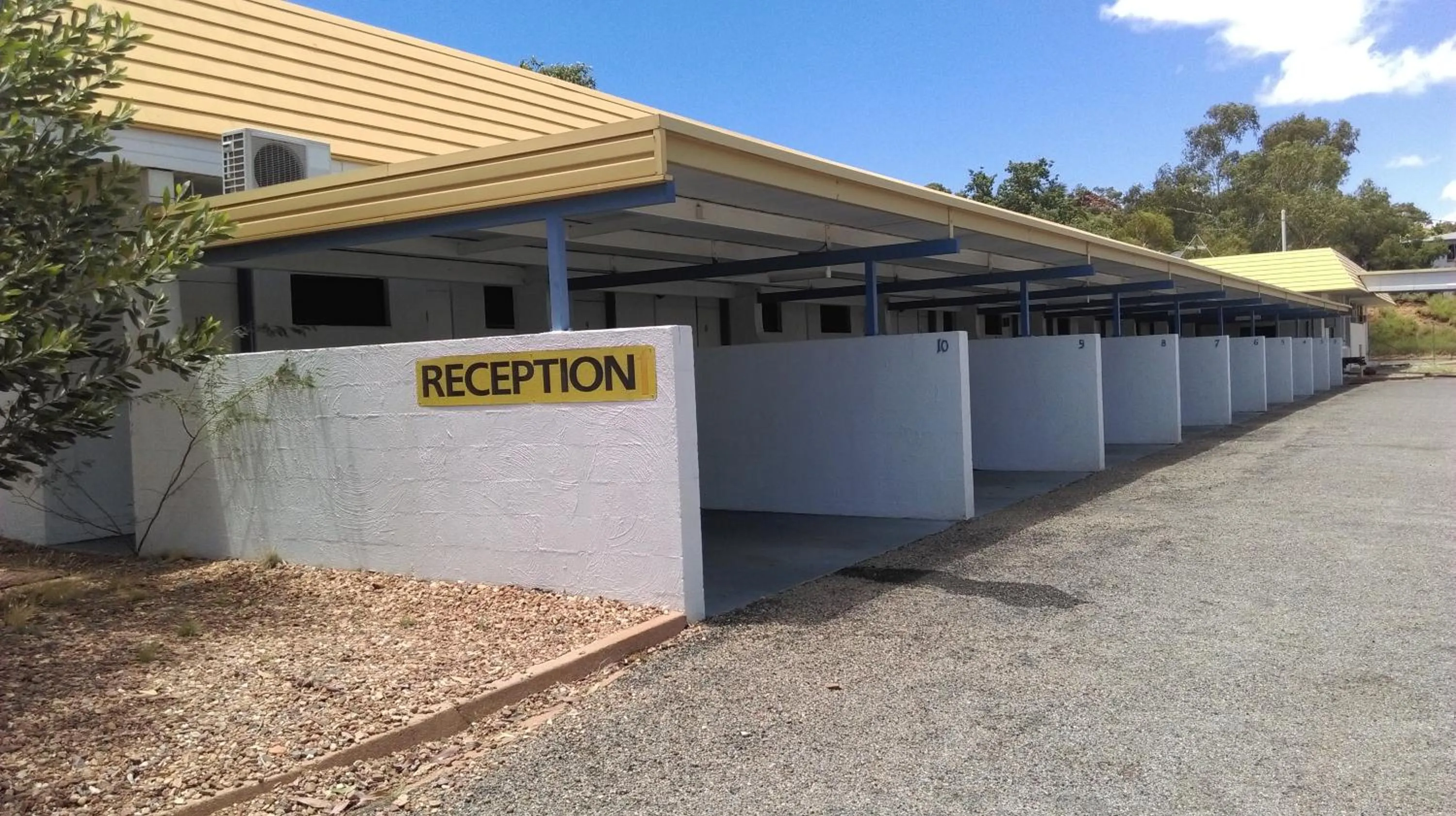 Area and facilities in Overlander Hotel