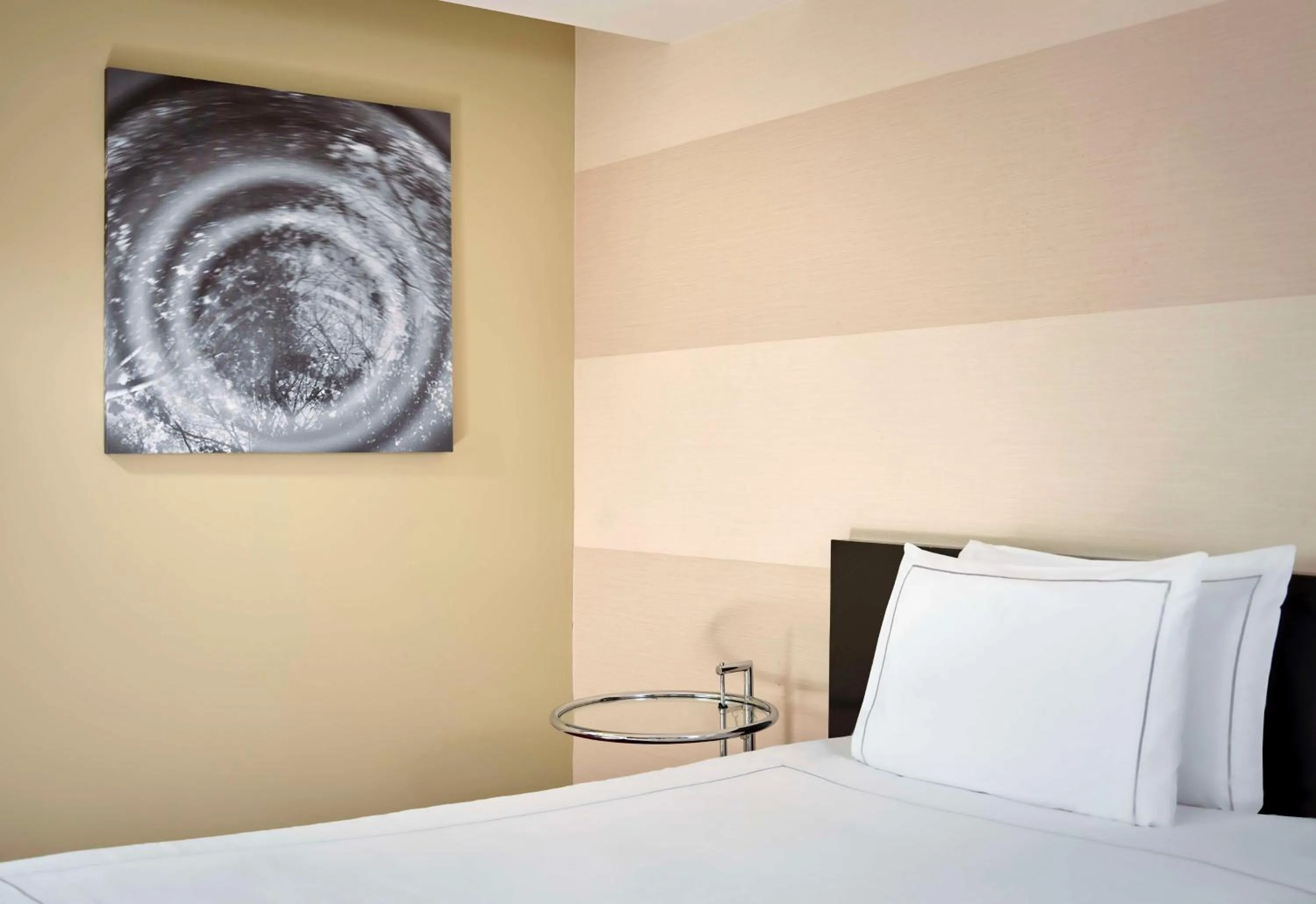 Bedroom, Bed in Park Plaza Leeds