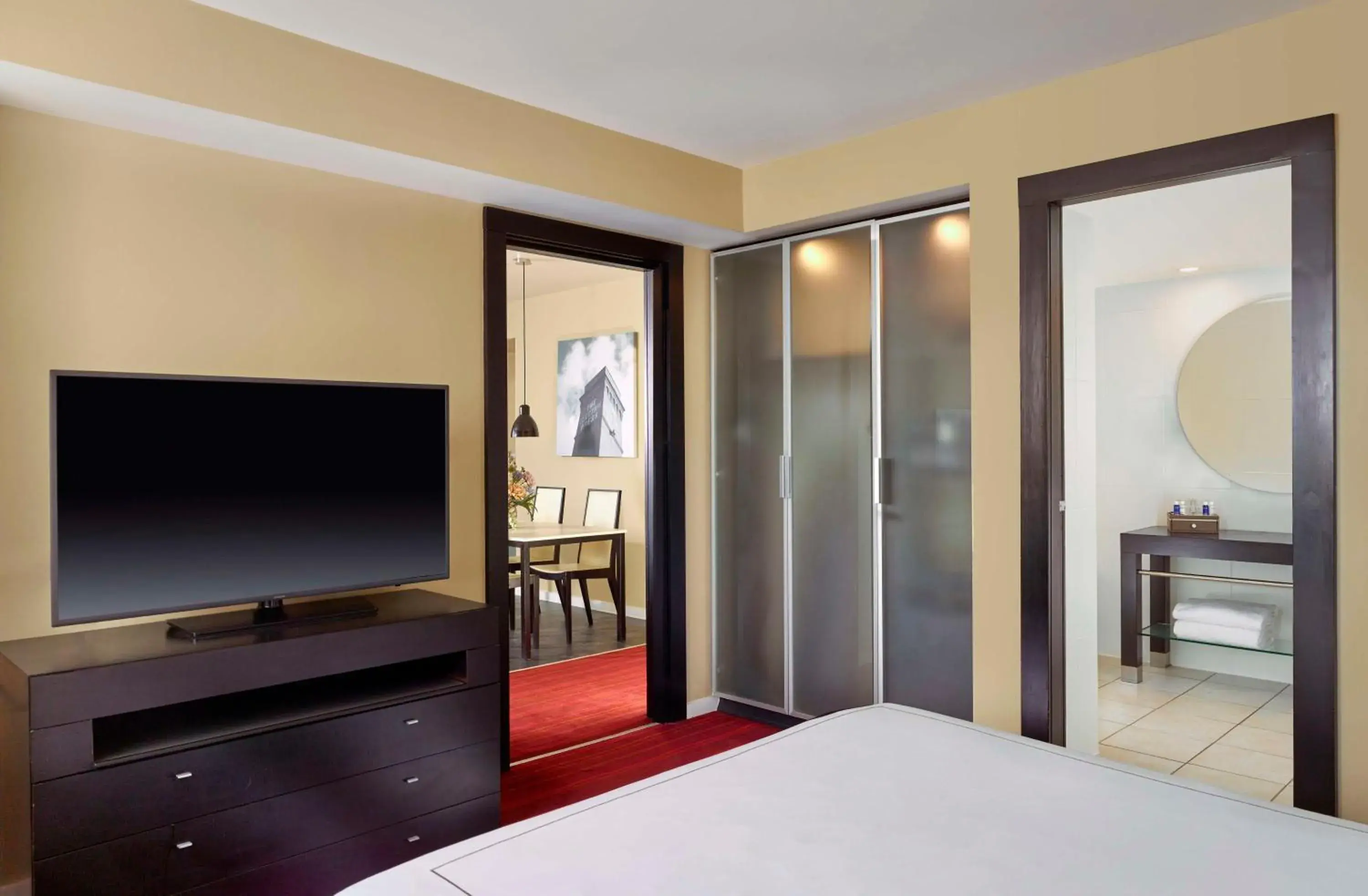 Photo of the whole room, Bed in Park Plaza Leeds Photo of the whole room, Bed in Park Plaza Leeds