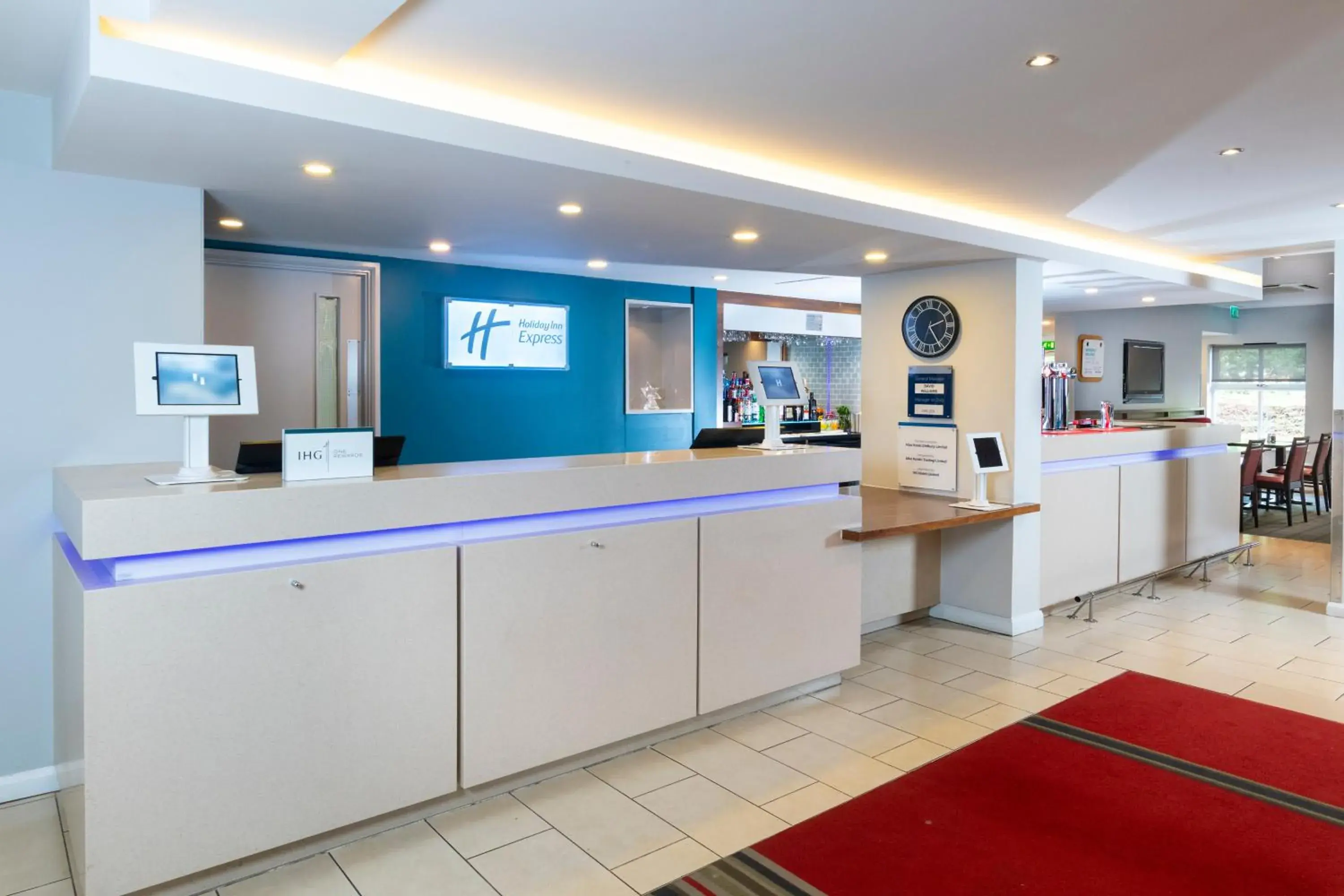 Lobby or reception in Holiday Inn Express Birmingham Oldbury by IHG Lobby or reception in Holiday Inn Express Birmingham Oldbury by IHG