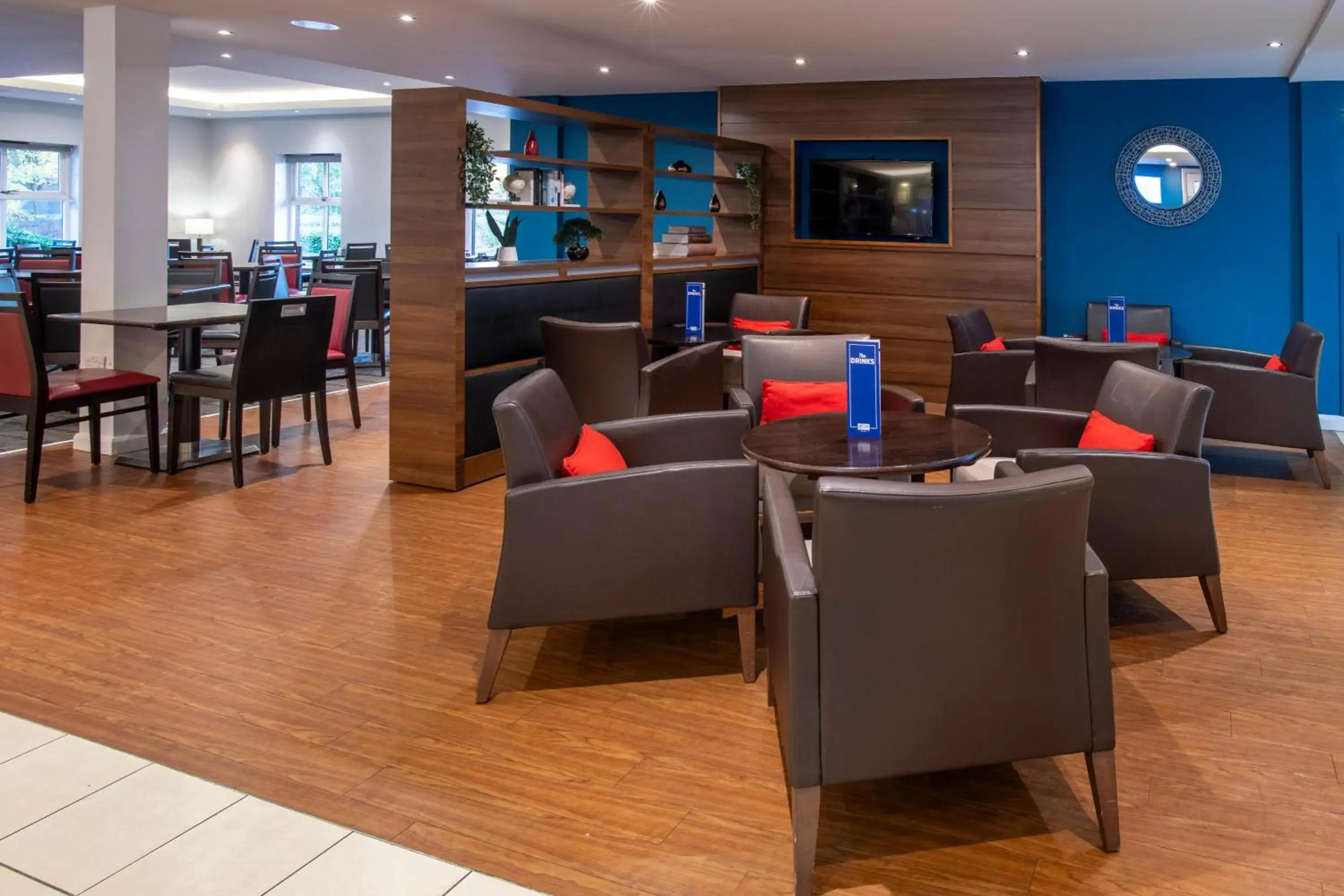 Lounge or bar in Holiday Inn Express Birmingham Oldbury by IHG Lounge or bar in Holiday Inn Express Birmingham Oldbury by IHG