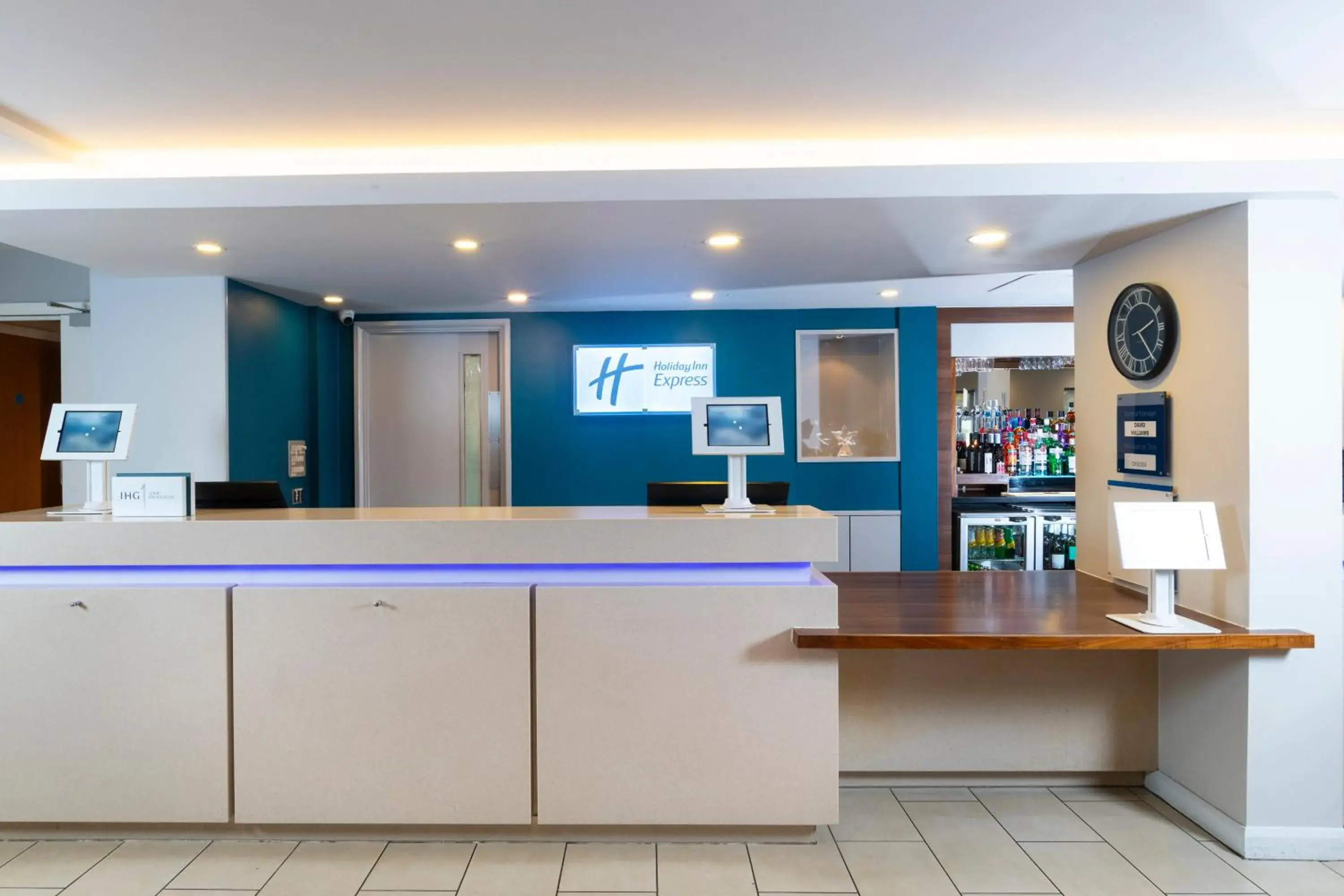 Lobby or reception in Holiday Inn Express Birmingham Oldbury by IHG Lobby or reception in Holiday Inn Express Birmingham Oldbury by IHG