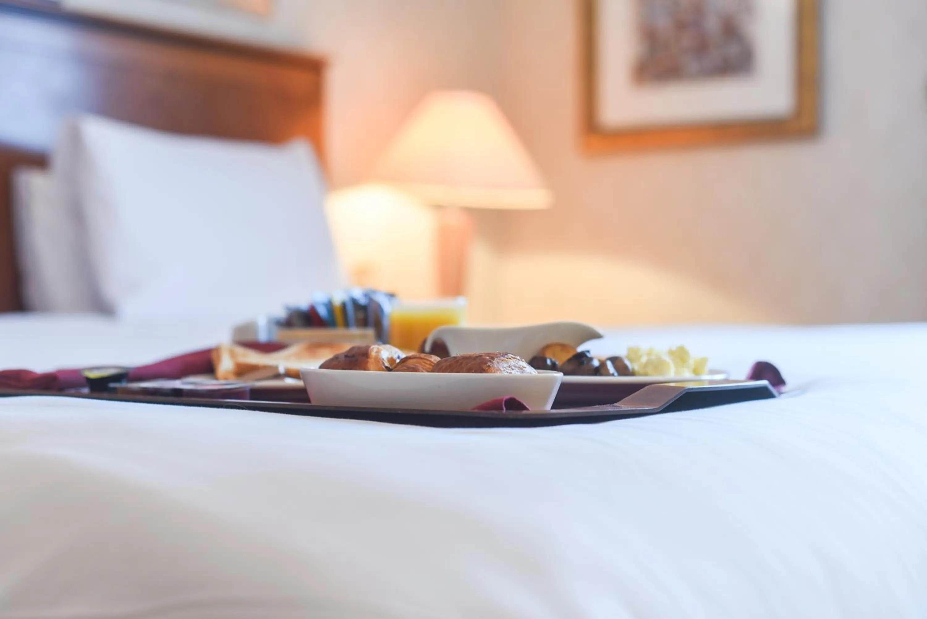 Food and drinks, Bed in Apollo Hotel