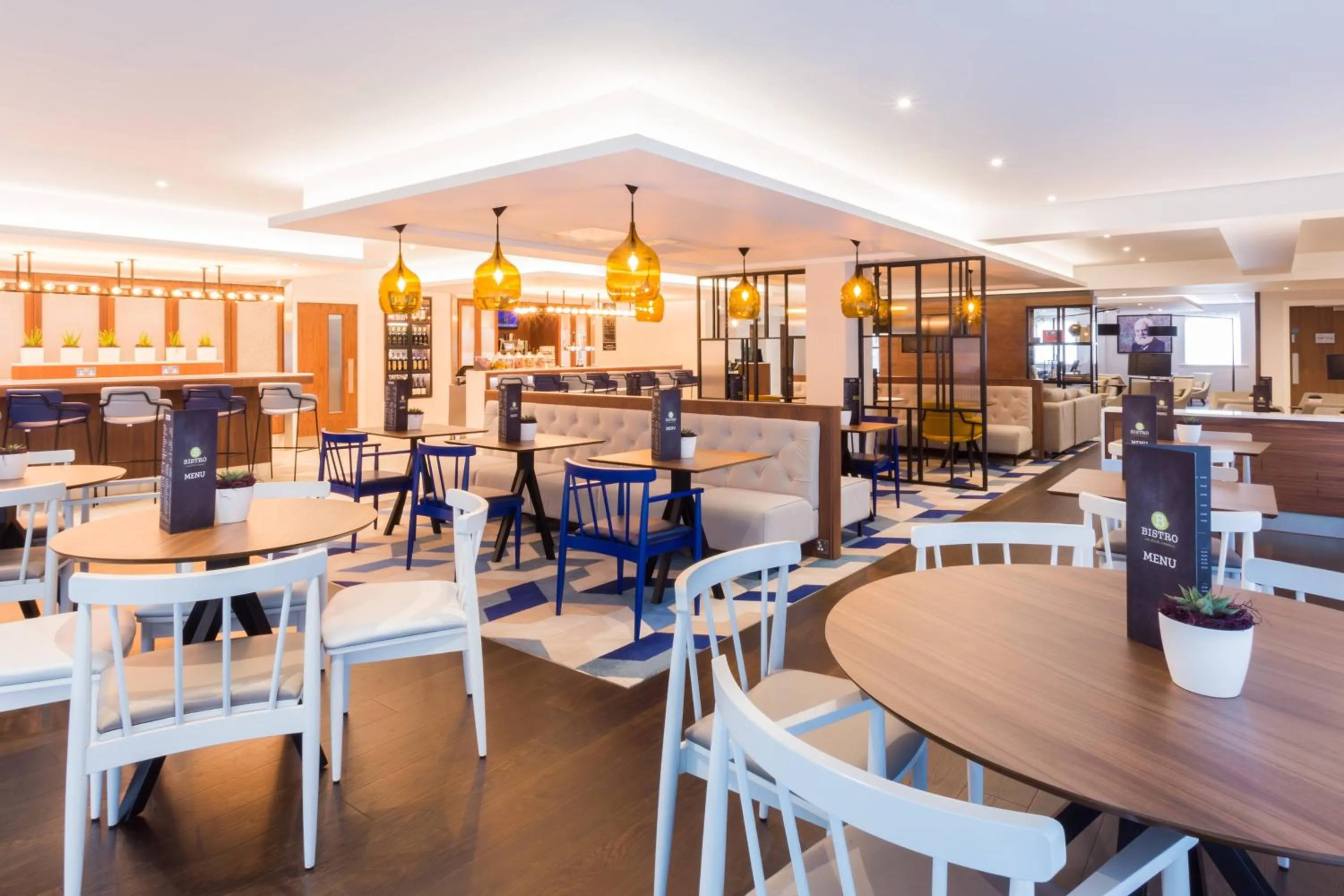 Restaurant/places to eat in Courtyard by Marriott Glasgow Airport