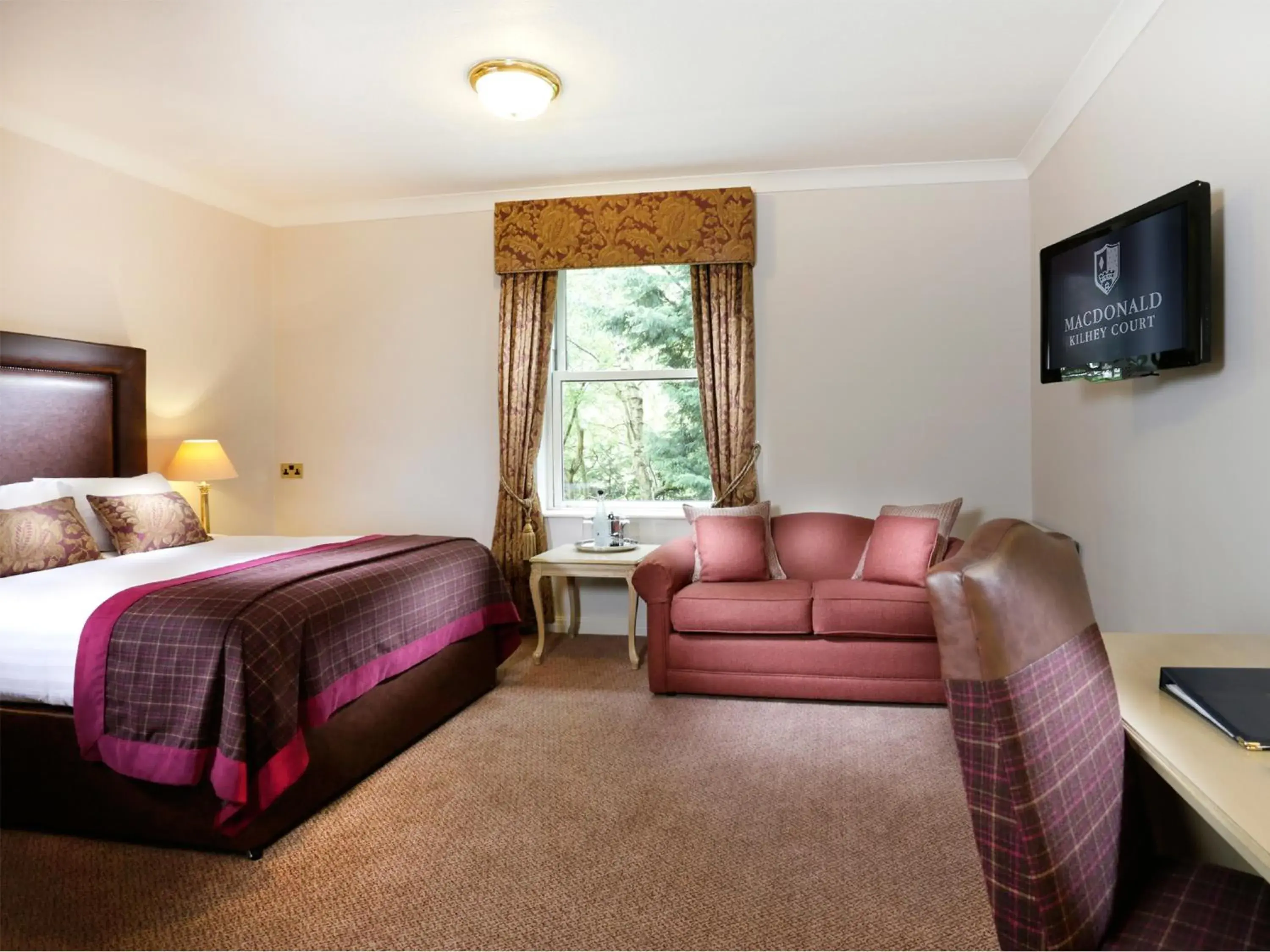 Standard Family Room in Macdonald Kilhey Court Hotel Standard Family Room in Macdonald Kilhey Court Hotel