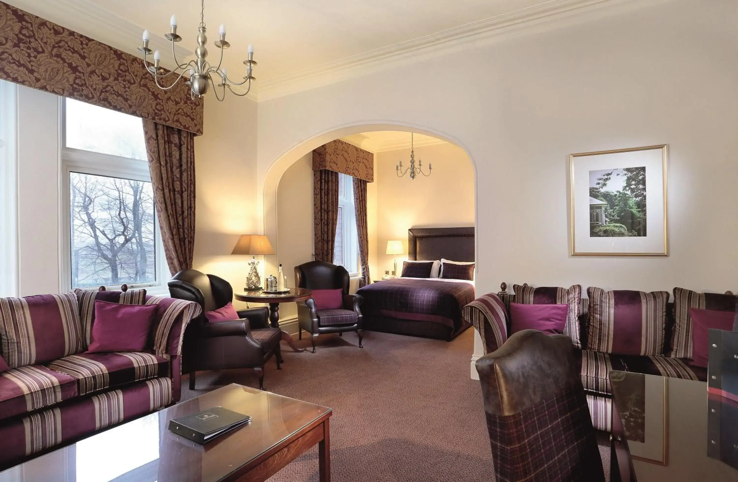 Feature Suite in Macdonald Kilhey Court Hotel Feature Suite in Macdonald Kilhey Court Hotel
