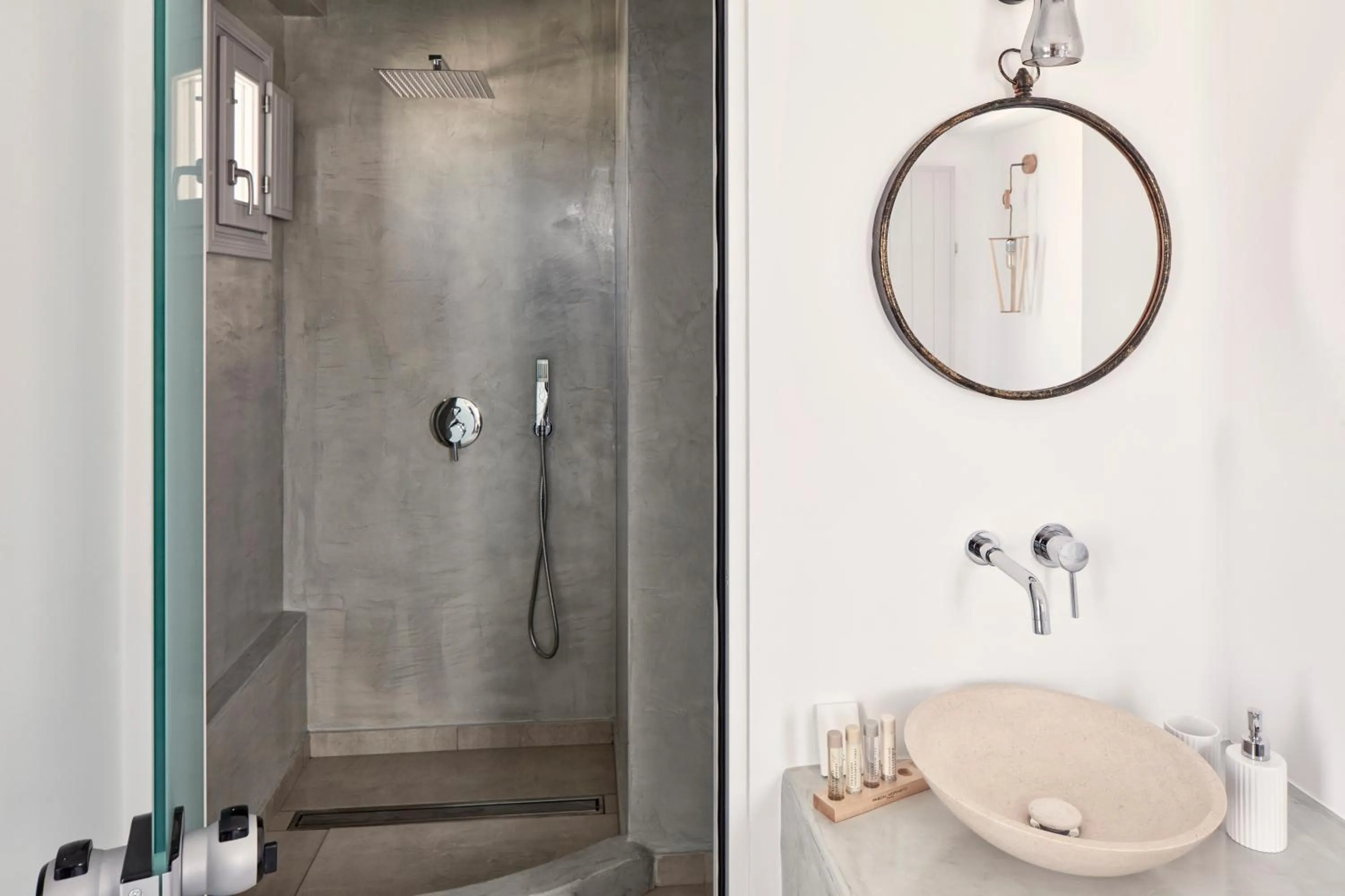 Shower in Elysian Santorini