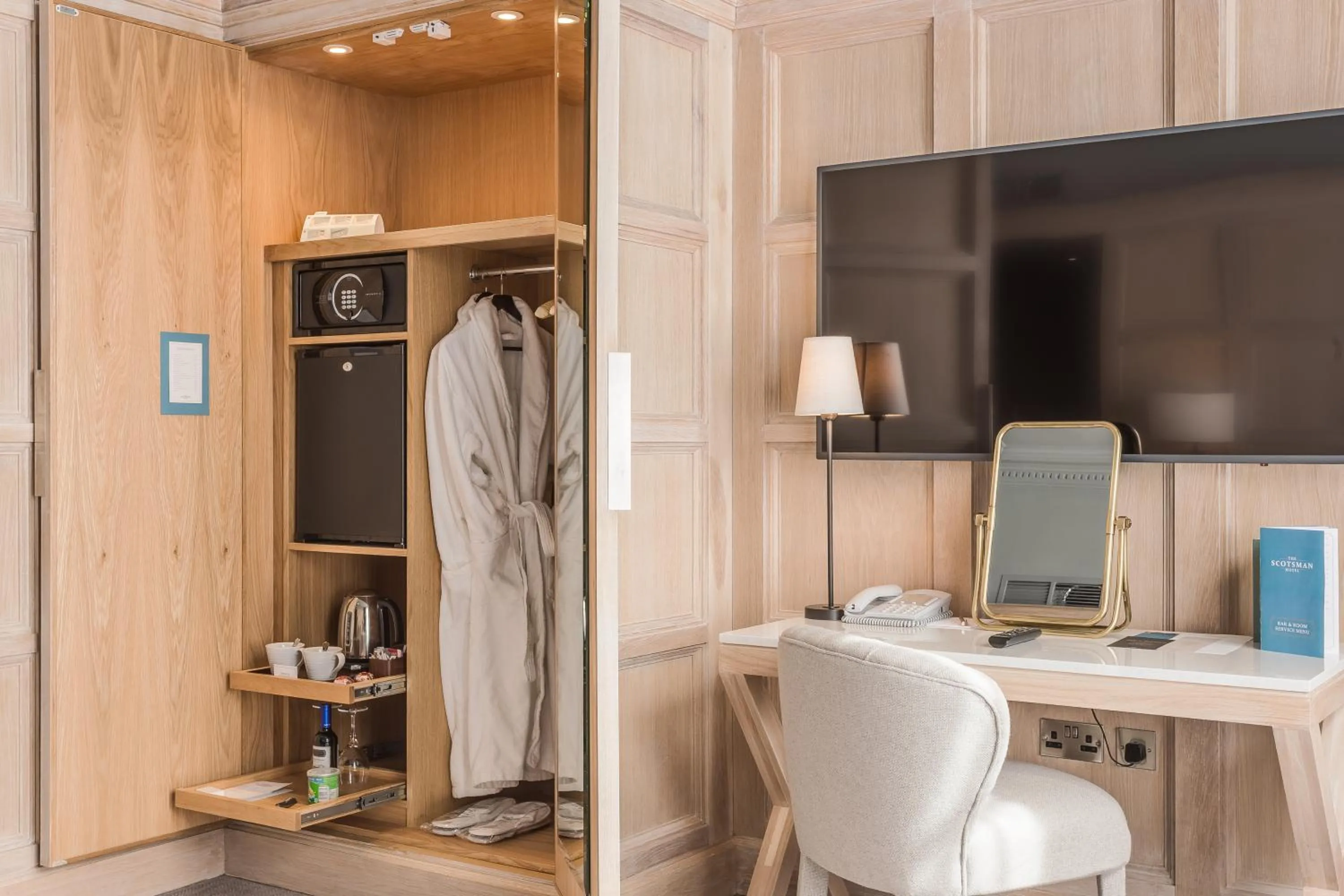 TV and multimedia in The Scotsman Hotel