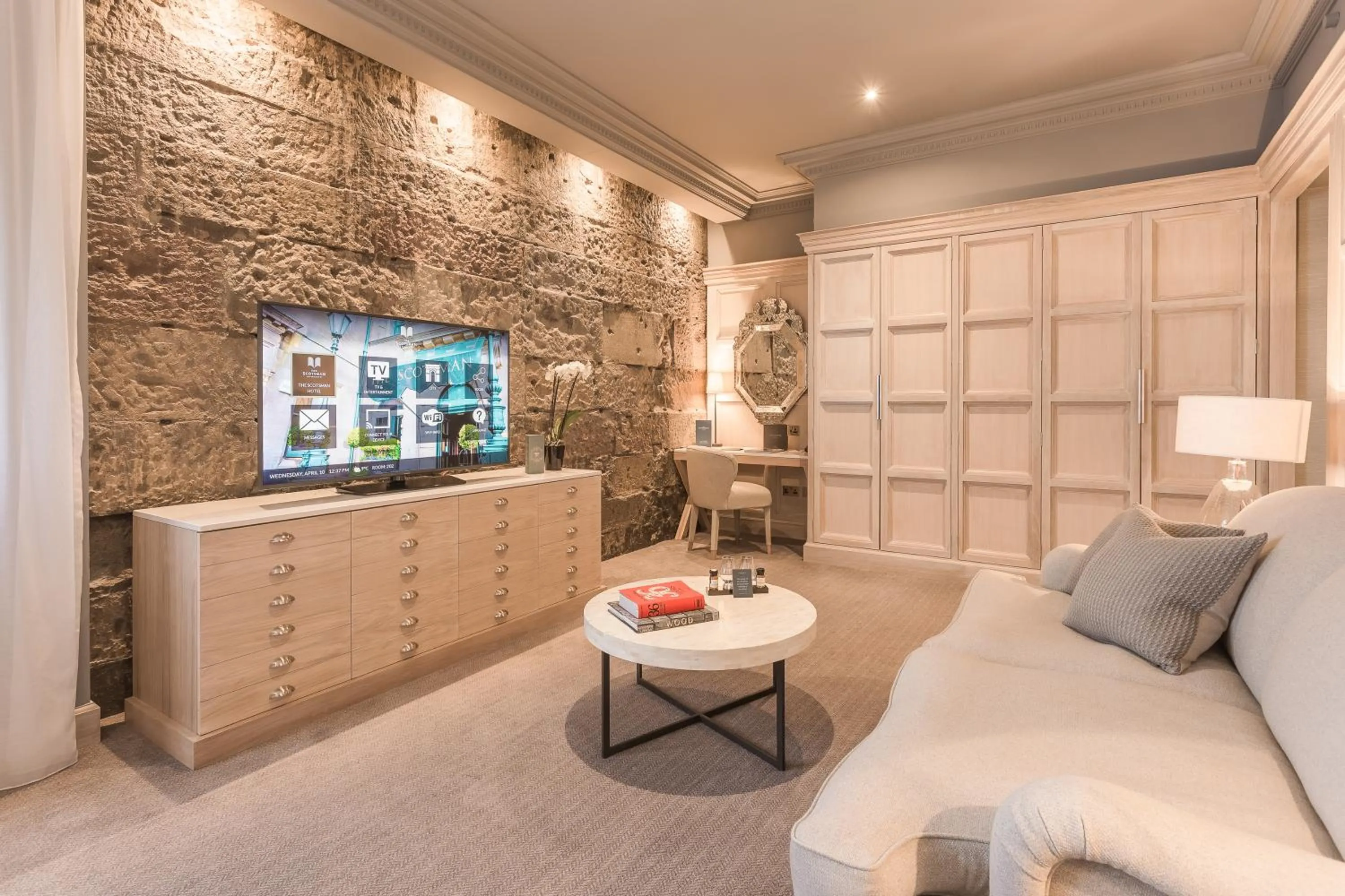 TV and multimedia in The Scotsman Hotel