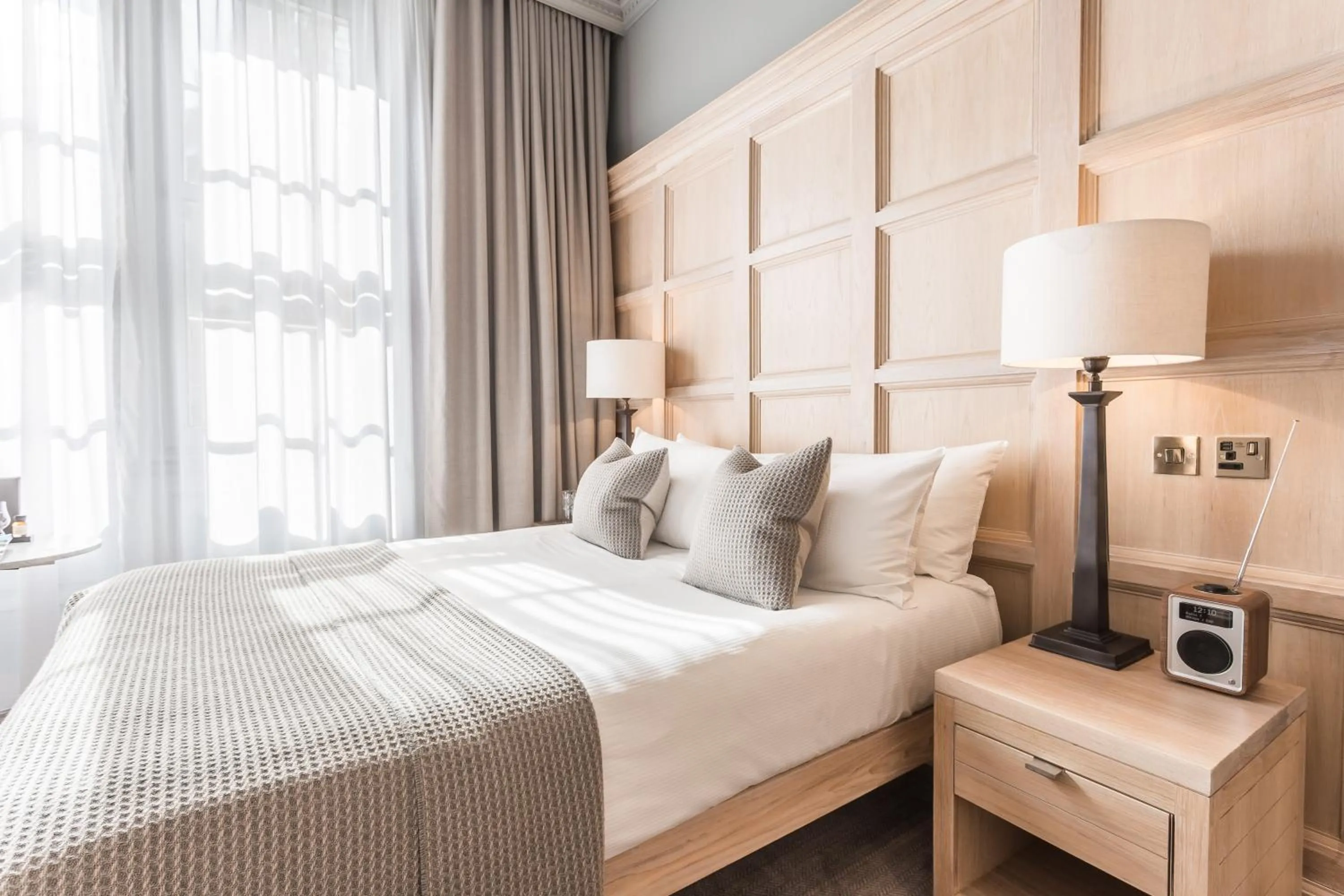 Bedroom, Bed in The Scotsman Hotel