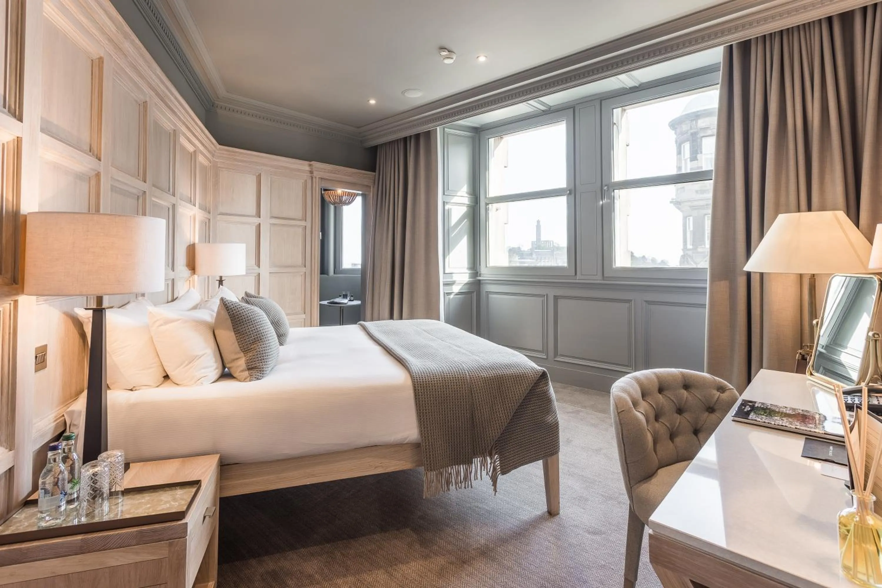 Photo of the whole room, Bed in The Scotsman Hotel