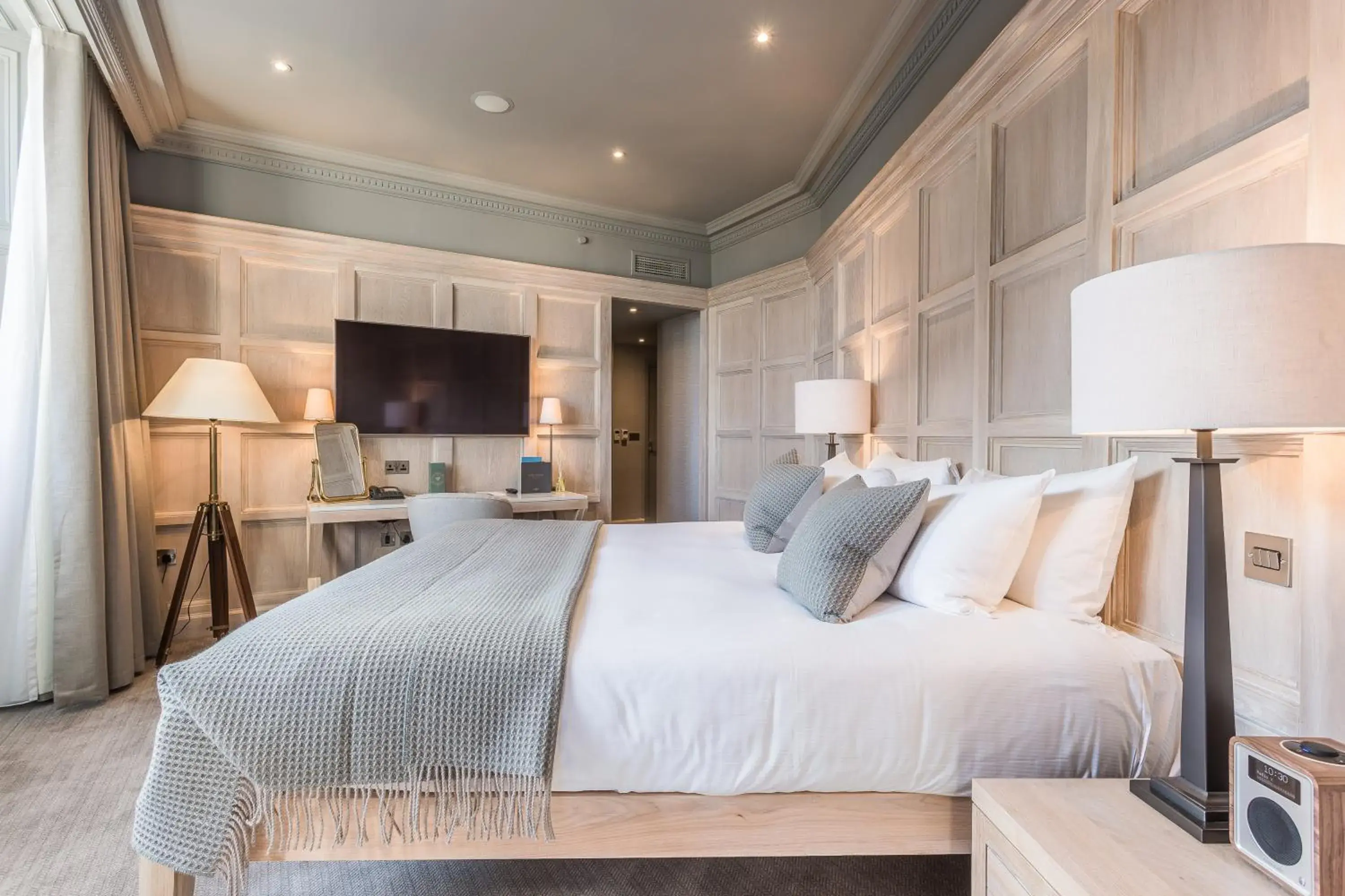 Director Twin or Double Room City View in The Scotsman Hotel Director Twin or Double Room City View in The Scotsman Hotel