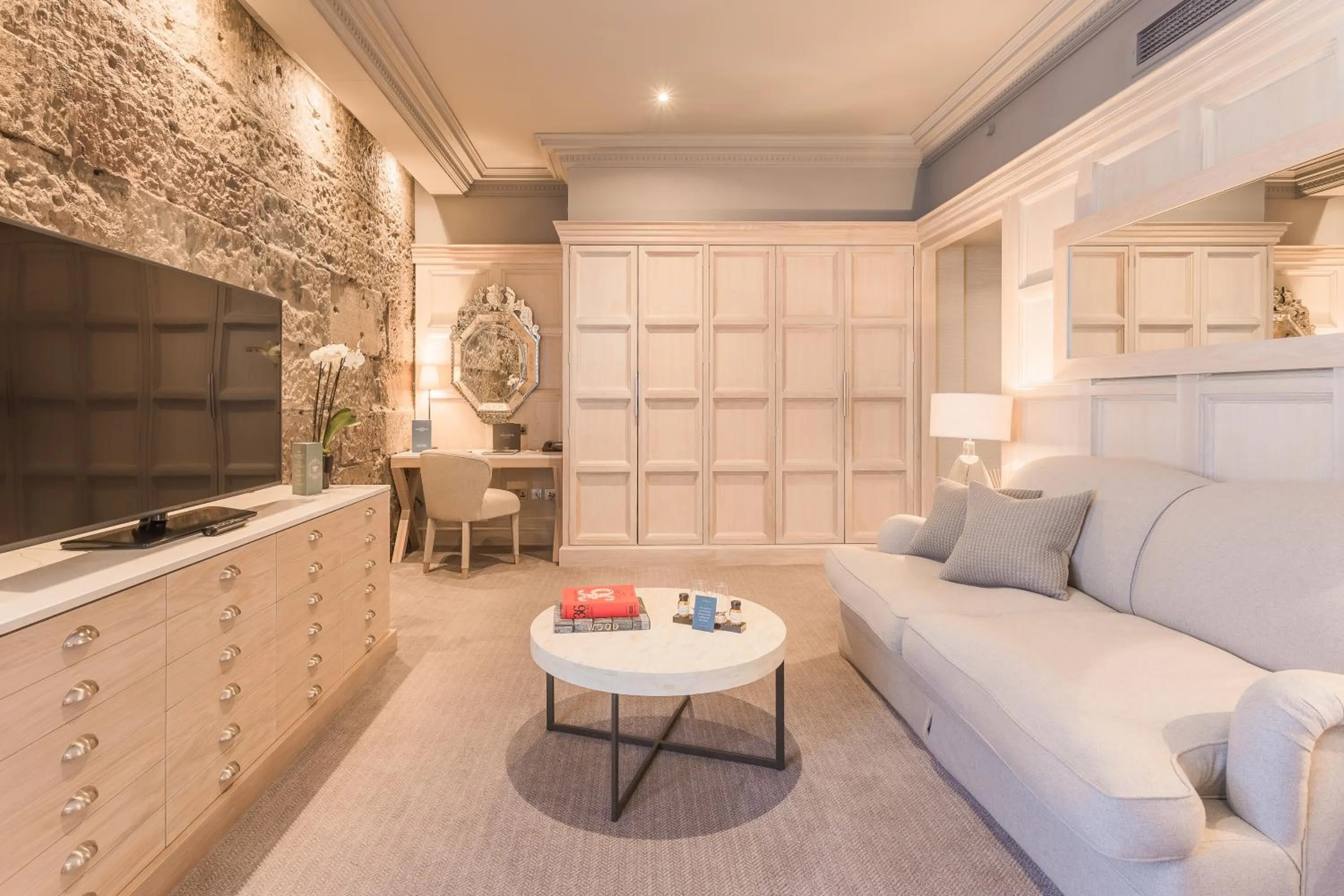 TV and multimedia in The Scotsman Hotel