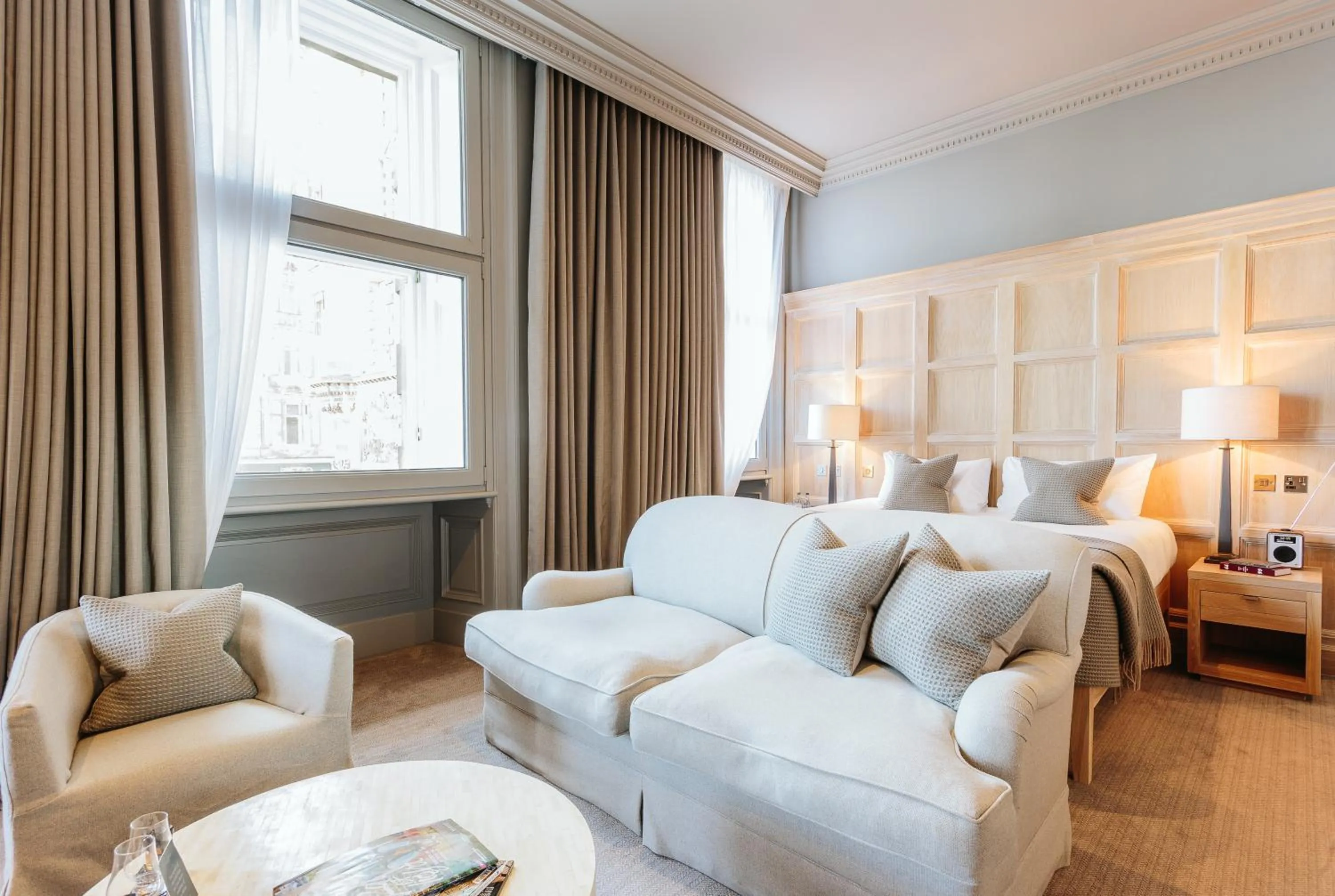 Photo of the whole room, Bed in The Scotsman Hotel