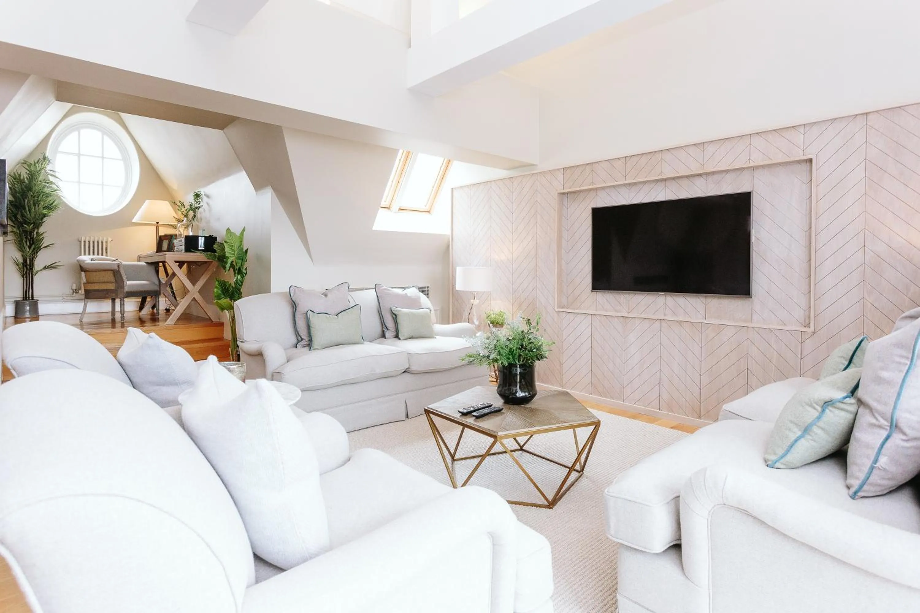 TV and multimedia in The Scotsman Hotel