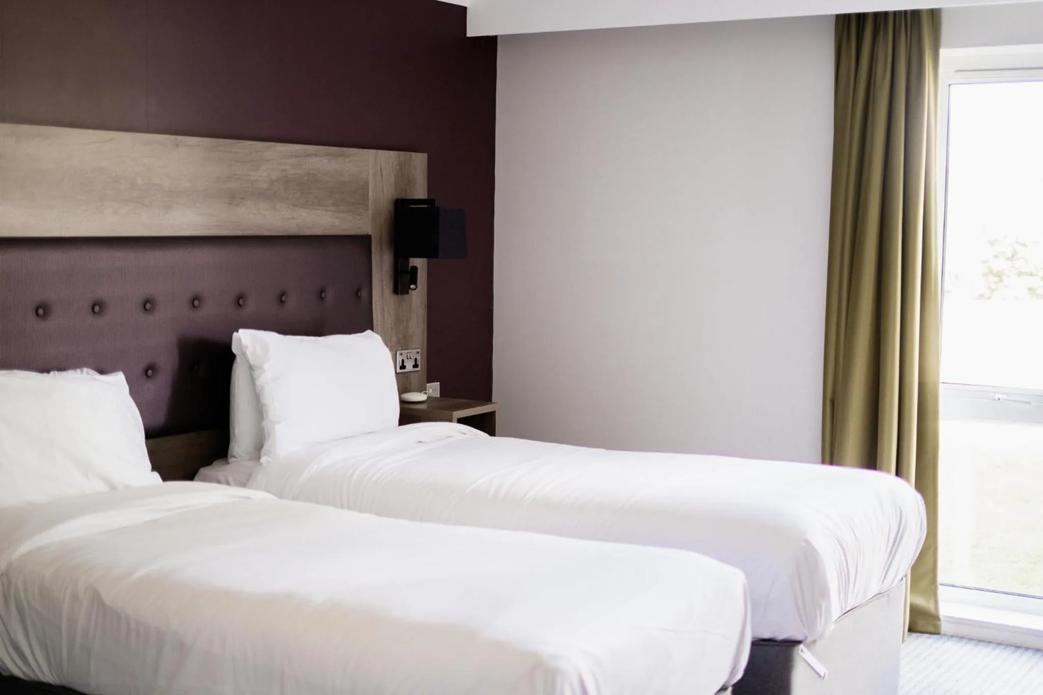 Bedroom, Bed in Wychwood Park Hotel and Golf Club