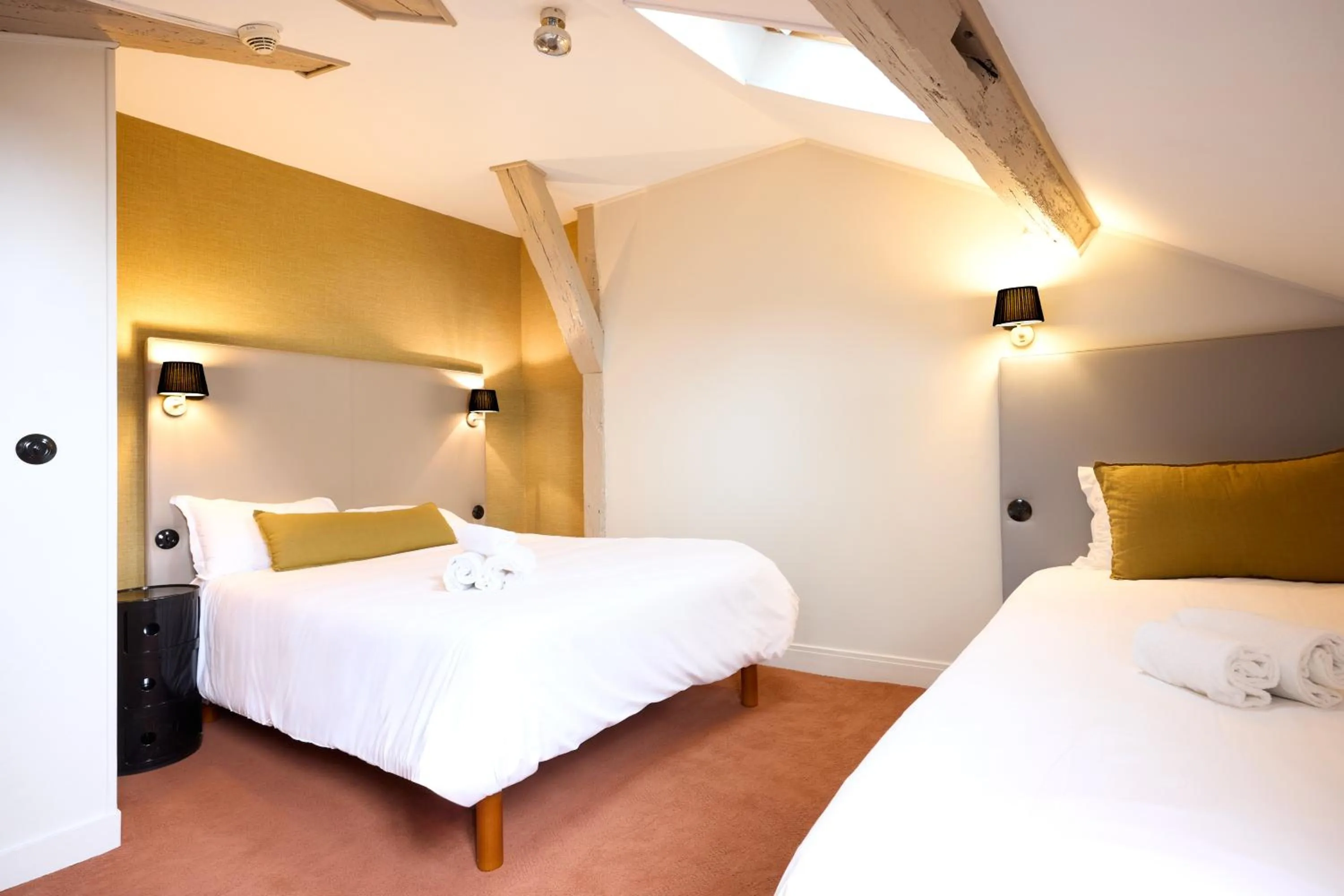 Bed in Hôtel Henri IV