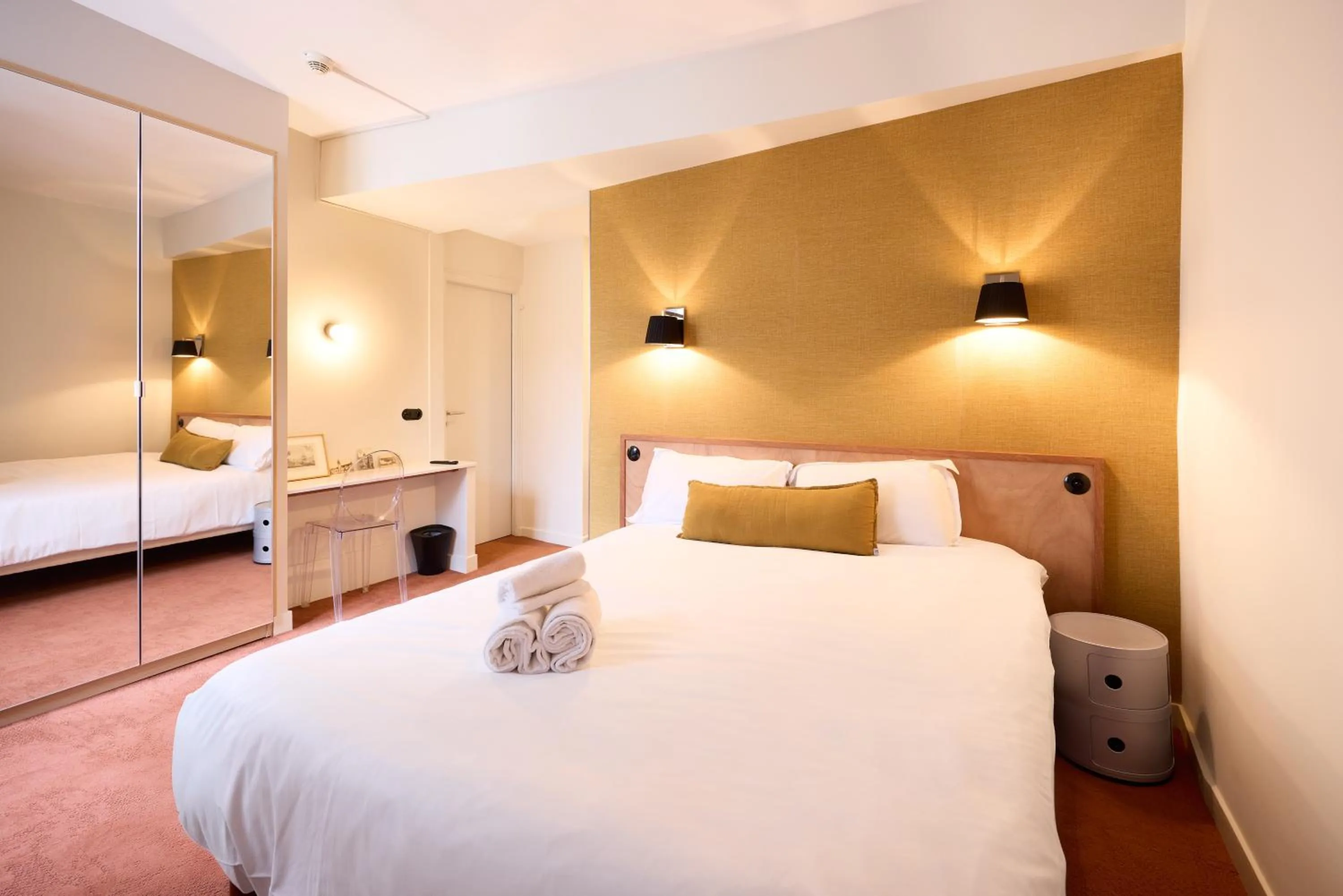 Bed in Hôtel Henri IV