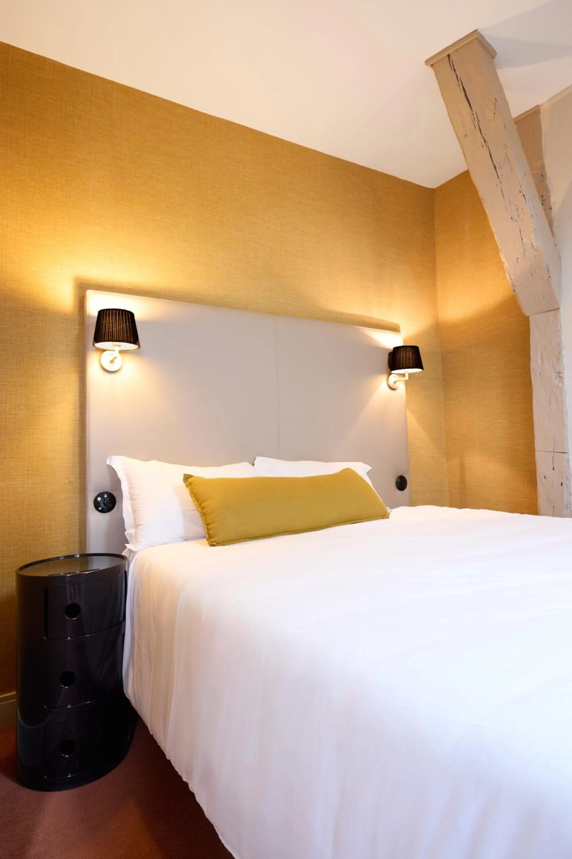 Bed in Hôtel Henri IV