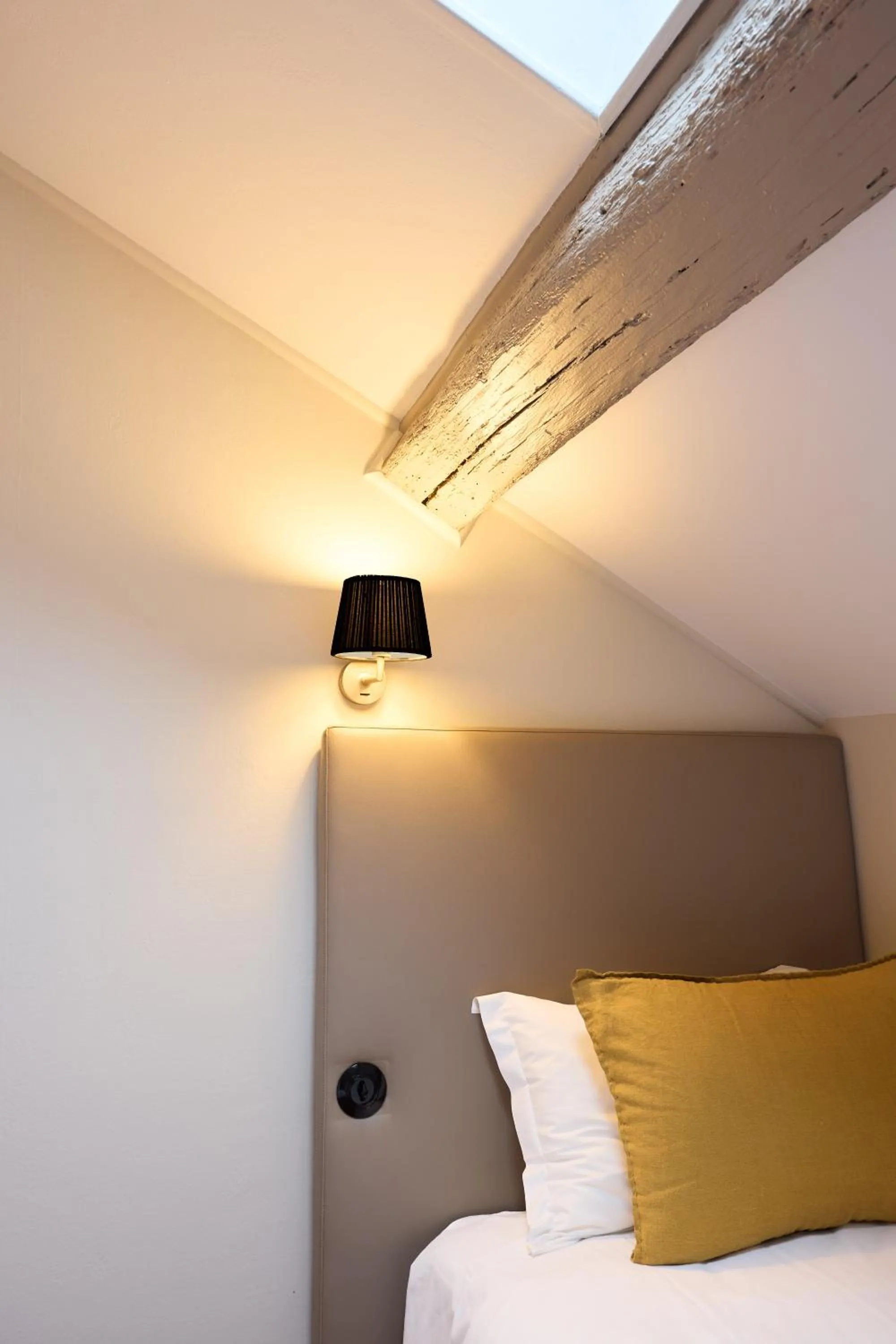 Bed in Hôtel Henri IV