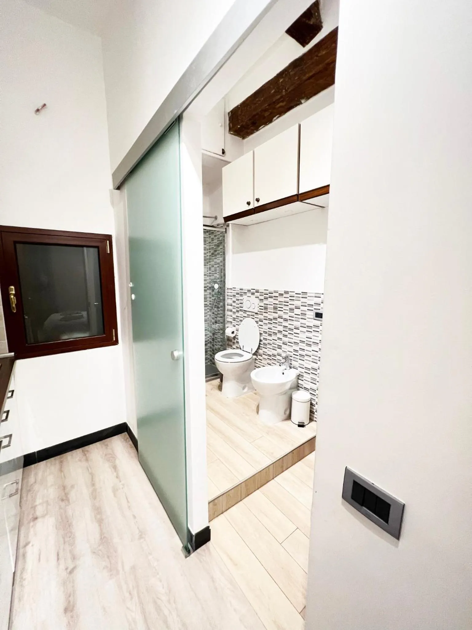 Bathroom in Garibaldi Apartment - Red lights district