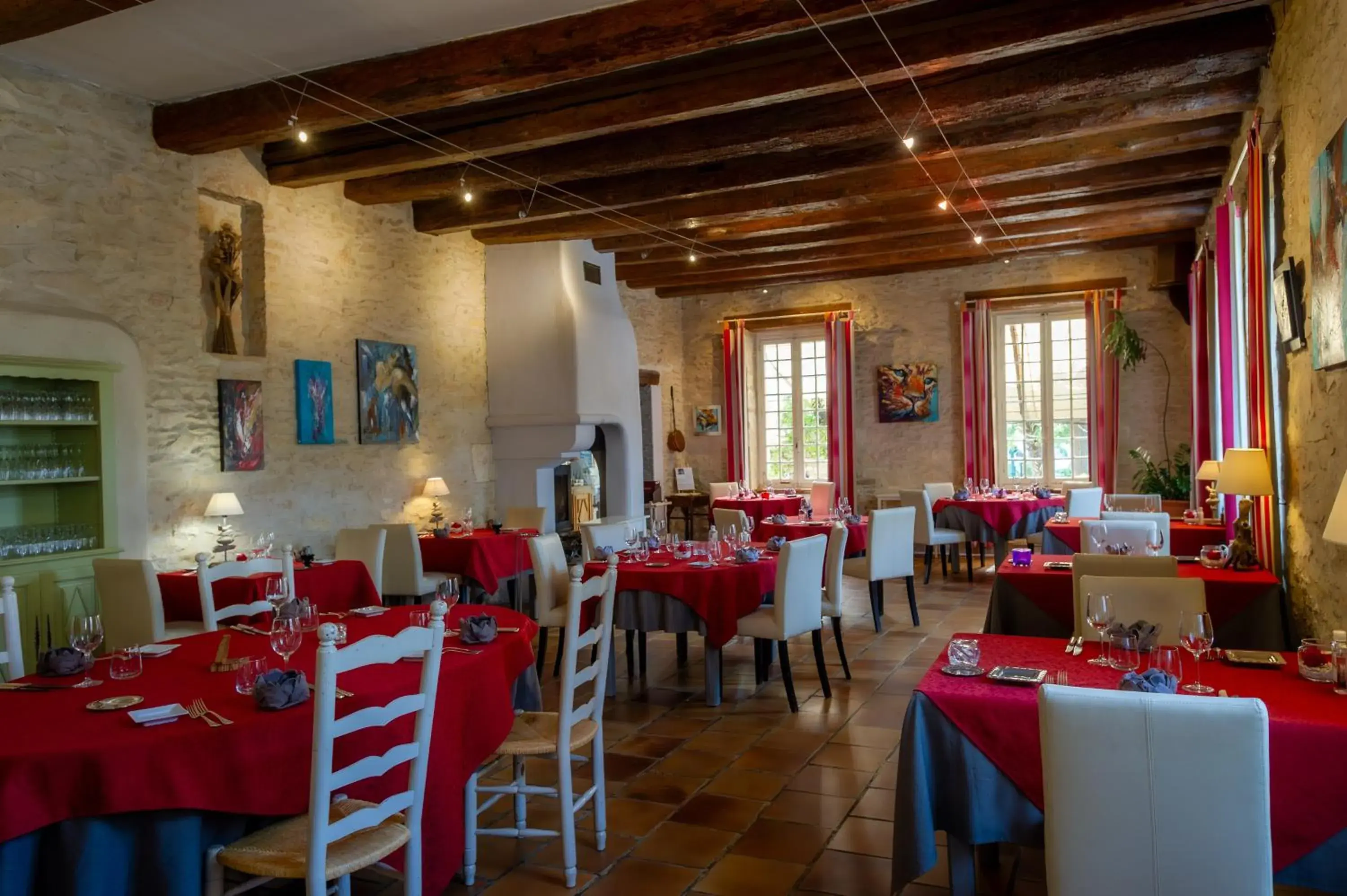 Restaurant/places to eat in Logis Auberge De Tavel Restaurant/places to eat in Logis Auberge De Tavel