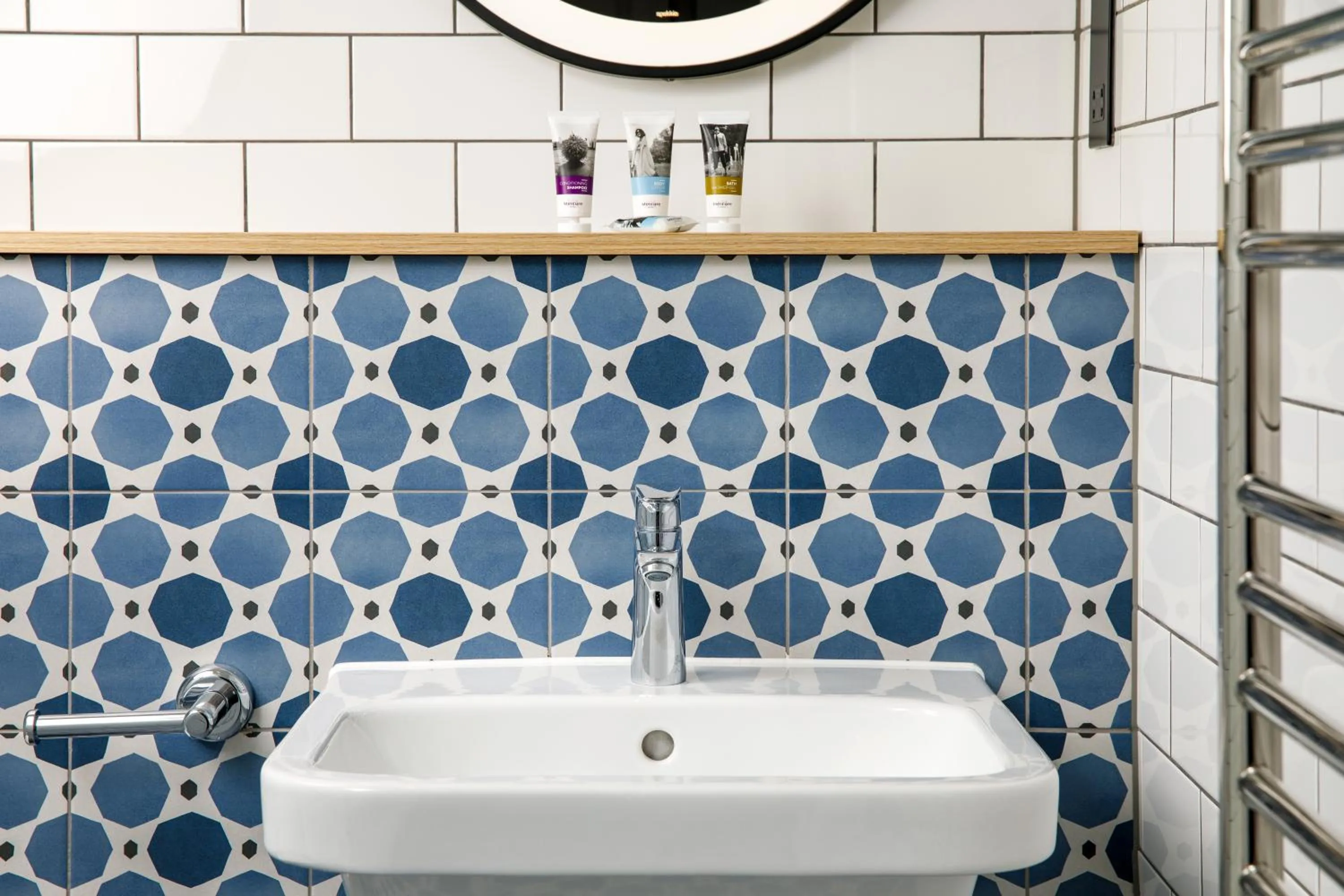 Bathroom in Mercure Oxford Hawkwell House Hotel