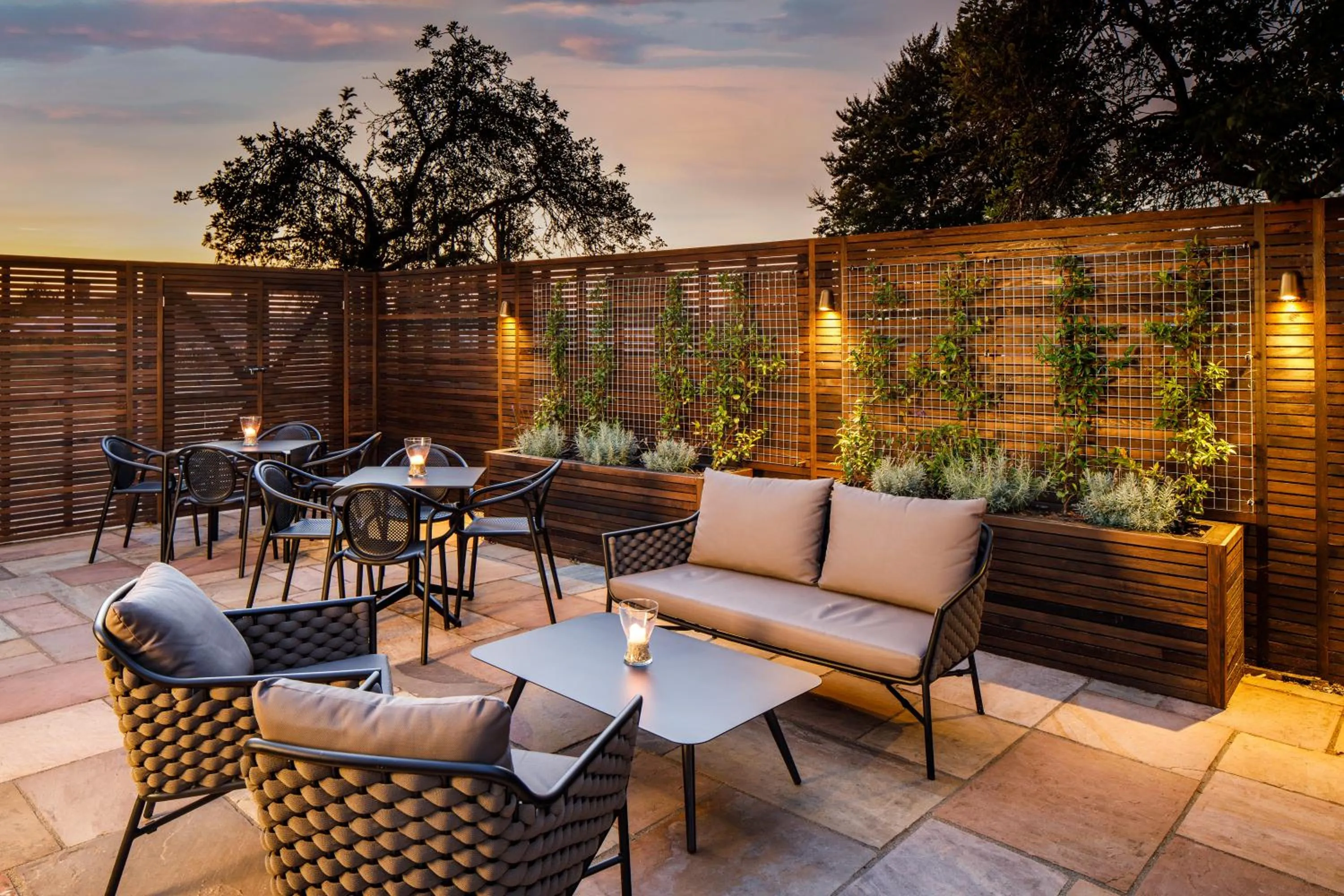 Patio in Mercure Oxford Hawkwell House Hotel