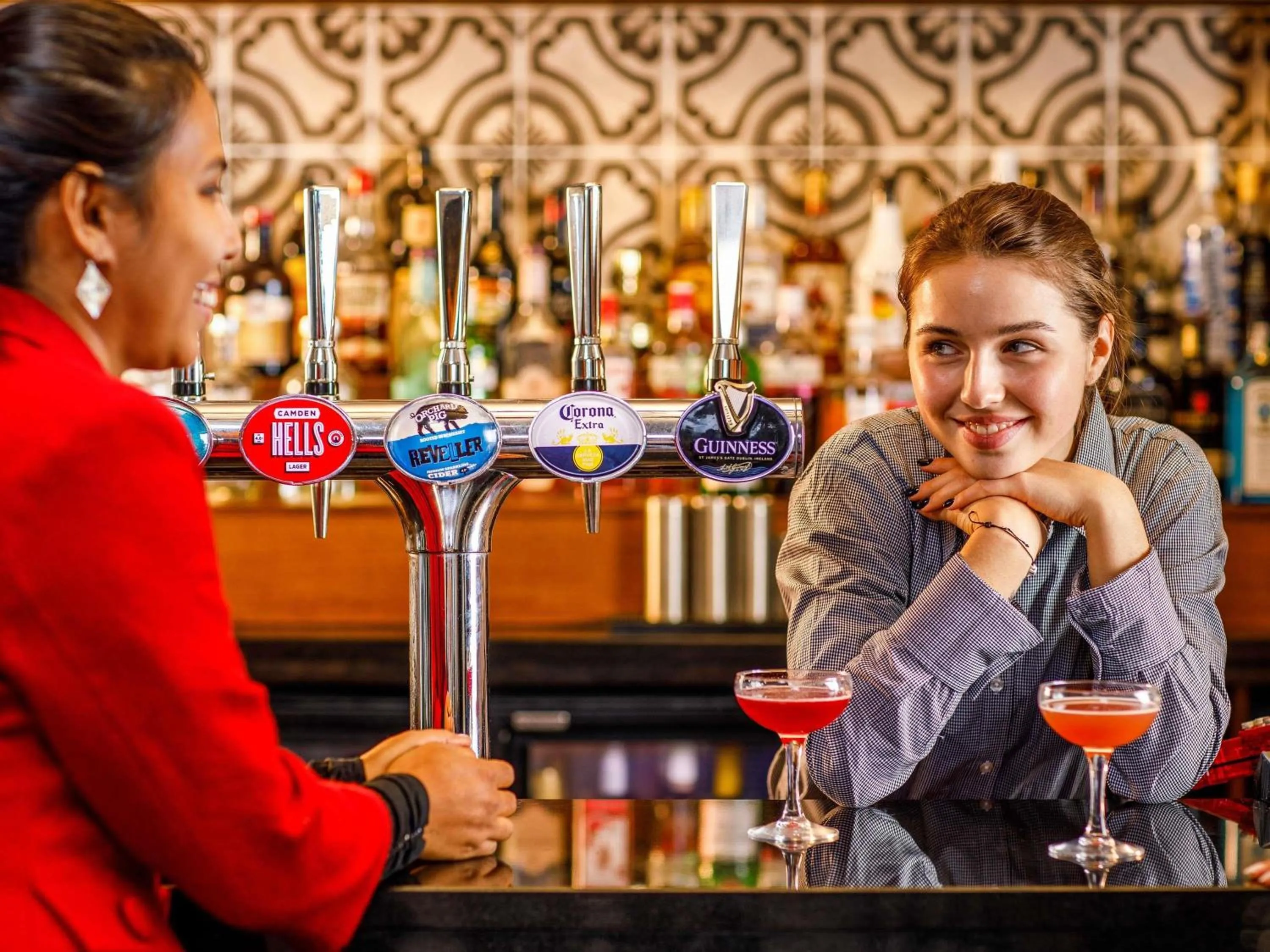 Lounge or bar in Mercure Oxford Hawkwell House Hotel