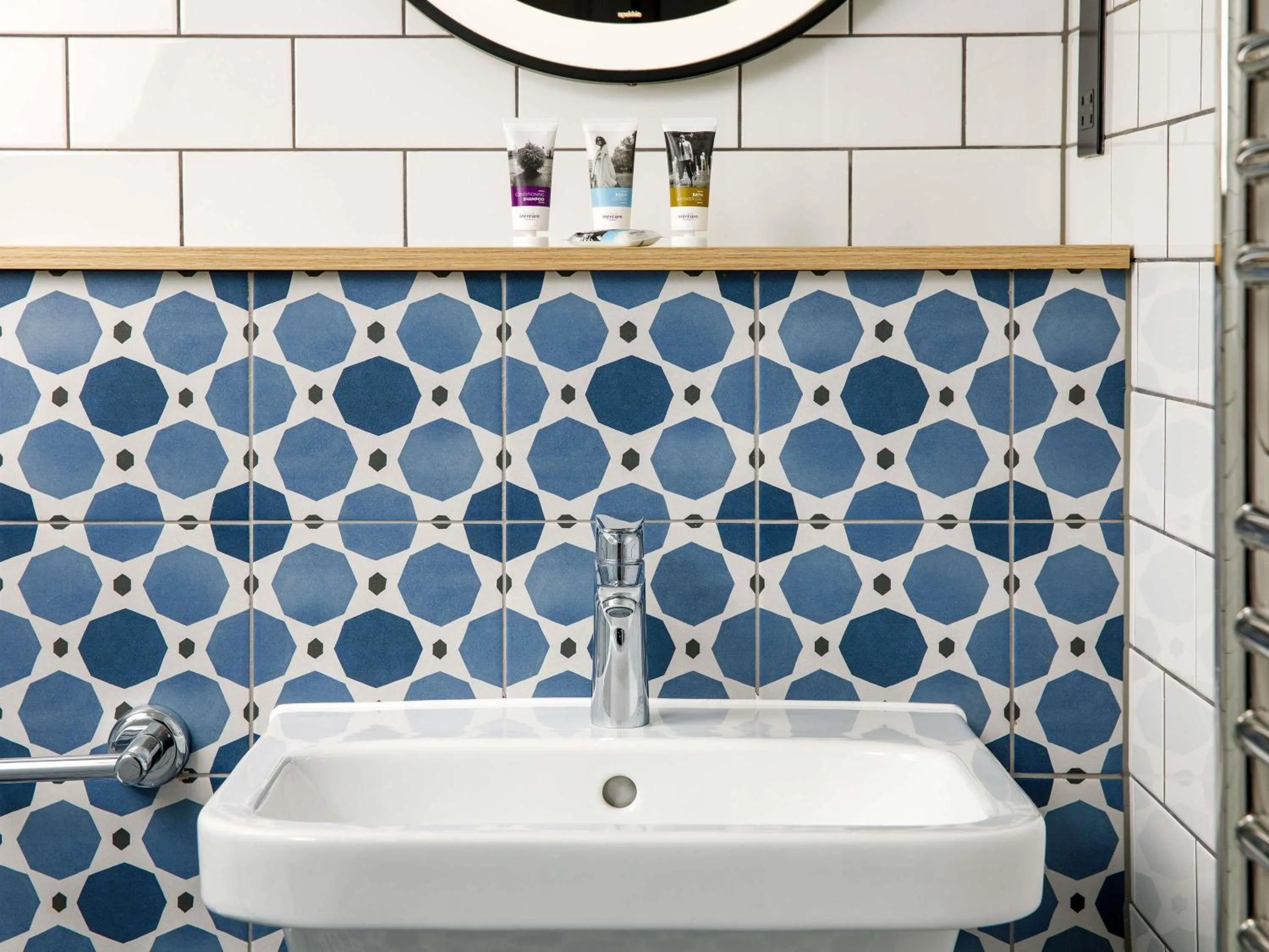 Bedroom in Mercure Oxford Hawkwell House Hotel