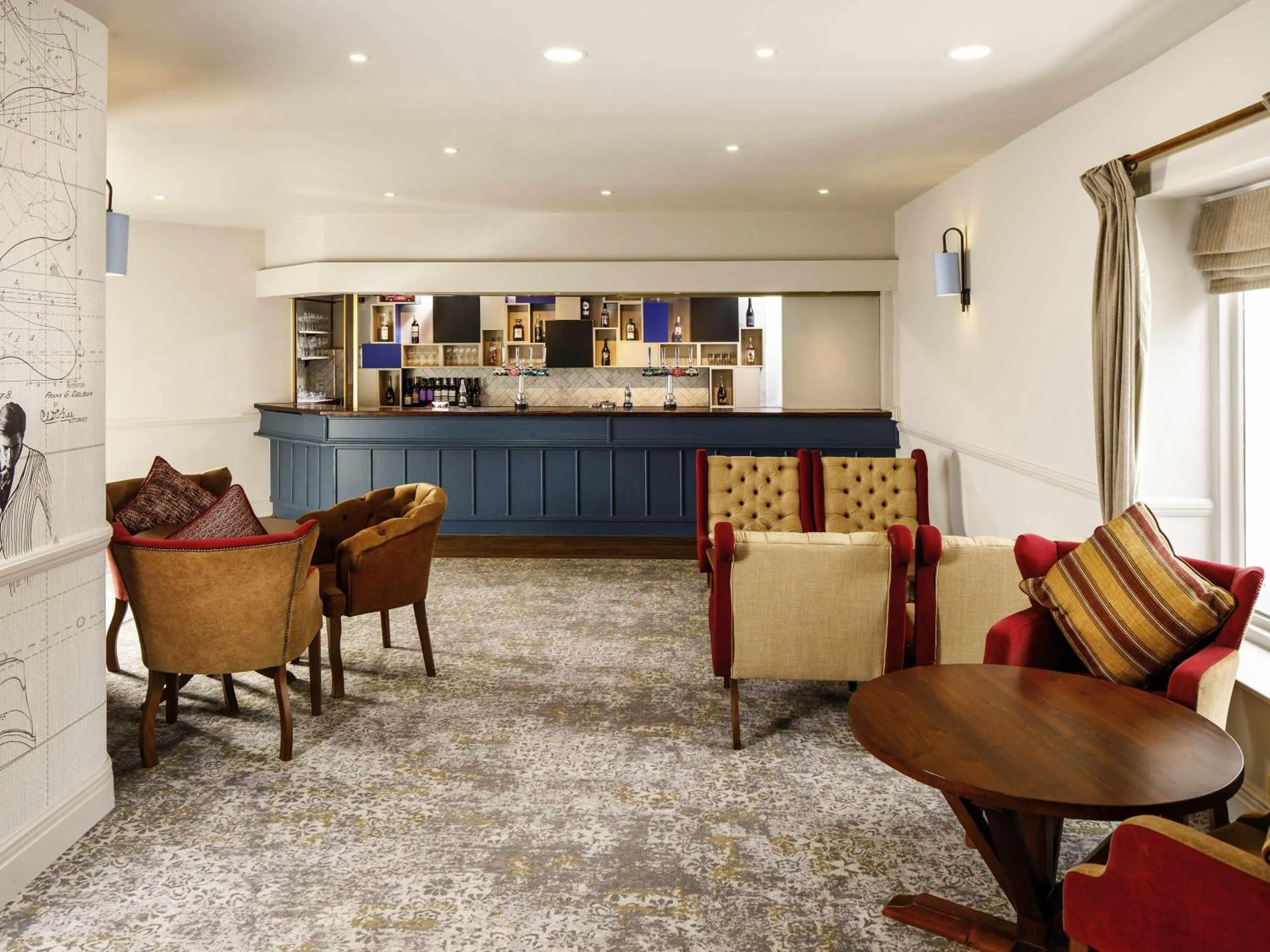 Lounge or bar in Mercure Oxford Hawkwell House Hotel